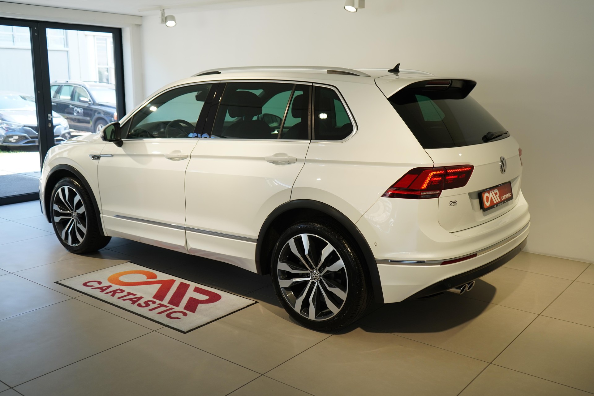 VW Tiguan 2.0 TSI Highline DSG-showroom-element-2