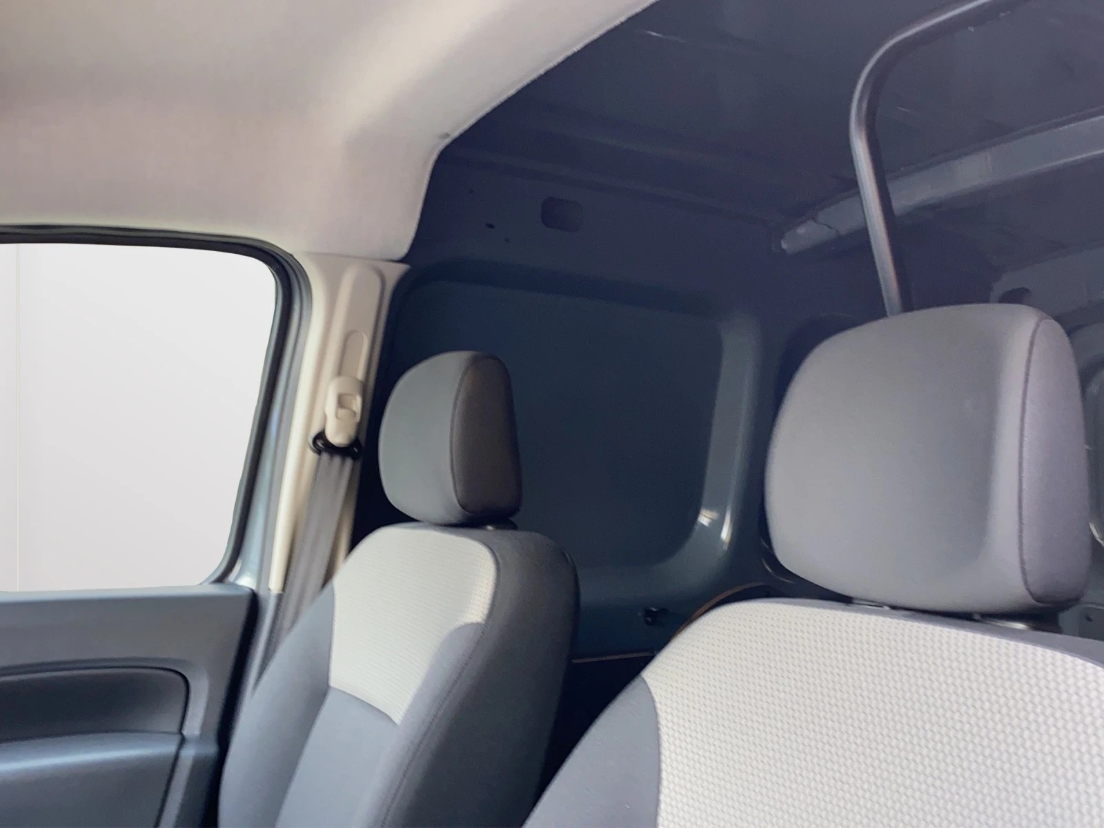 RENAULT Kangoo Z.E. 33 R60 Access-image-11