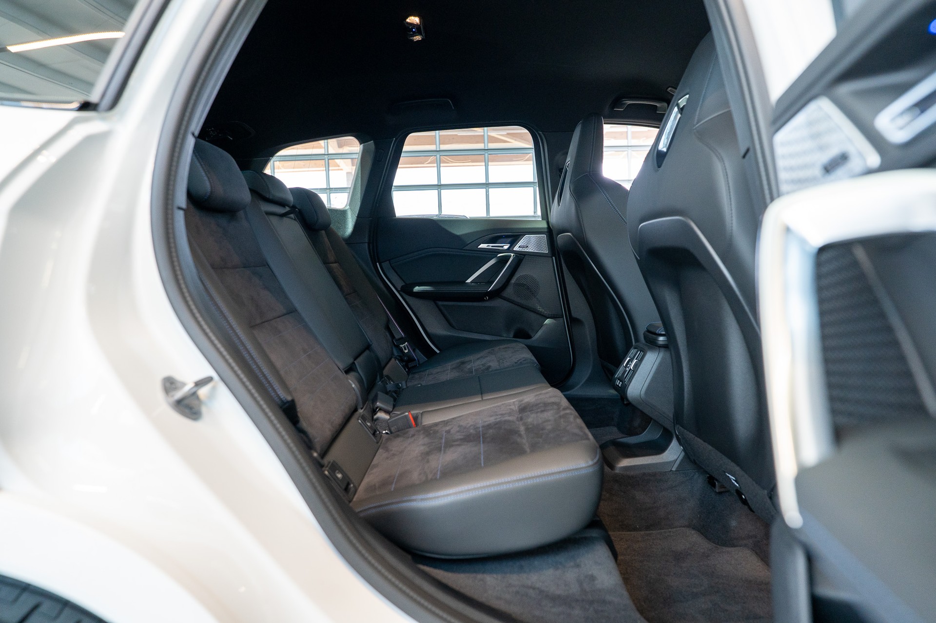 BMW X1 M35i M Sport Pro / Head-Up / Harman Kardon Sound / 360° Kamera-image-12