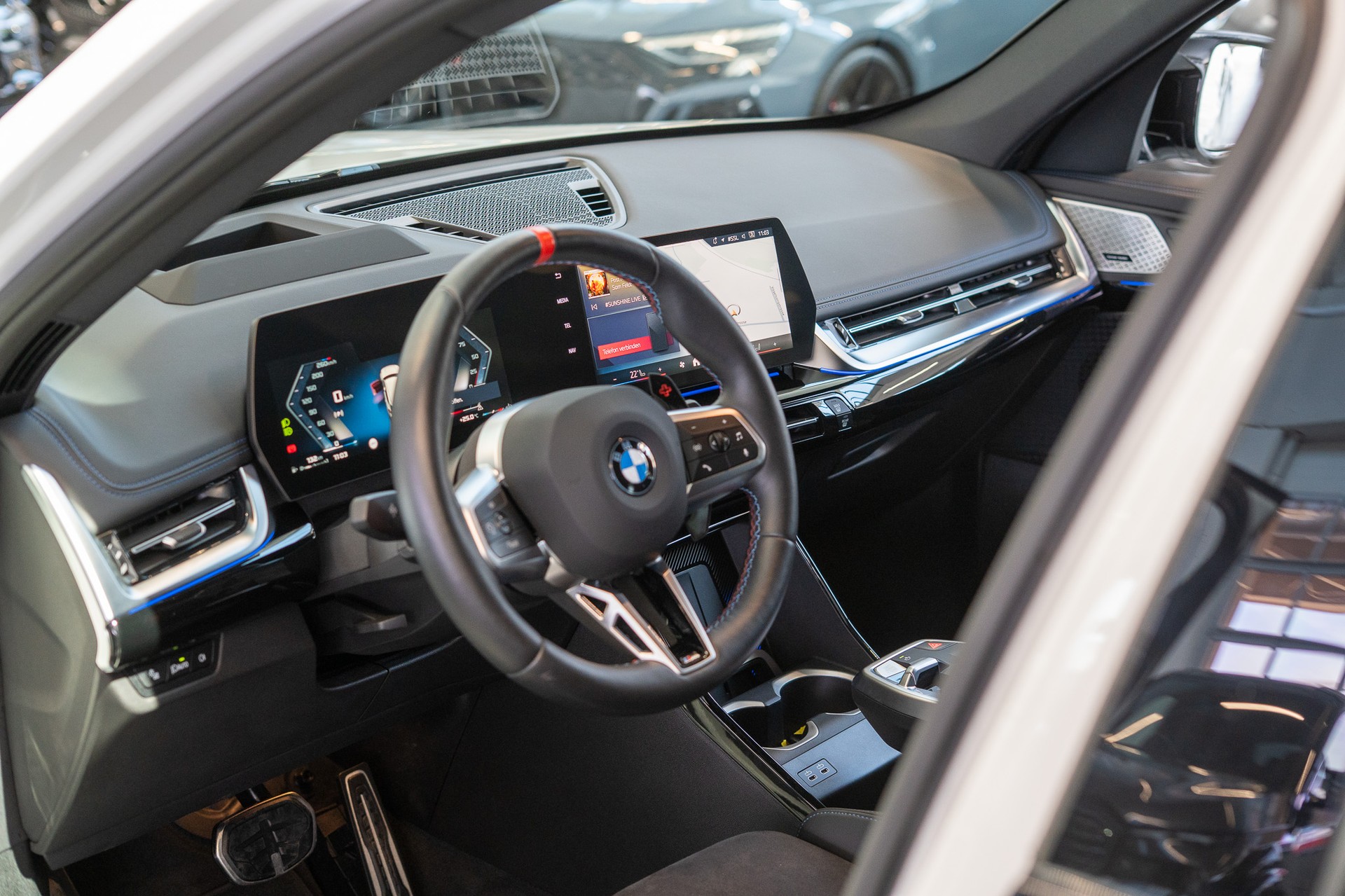 BMW X1 M35i M Sport Pro / Head-Up / Harman Kardon Sound / 360° Kamera-image-8