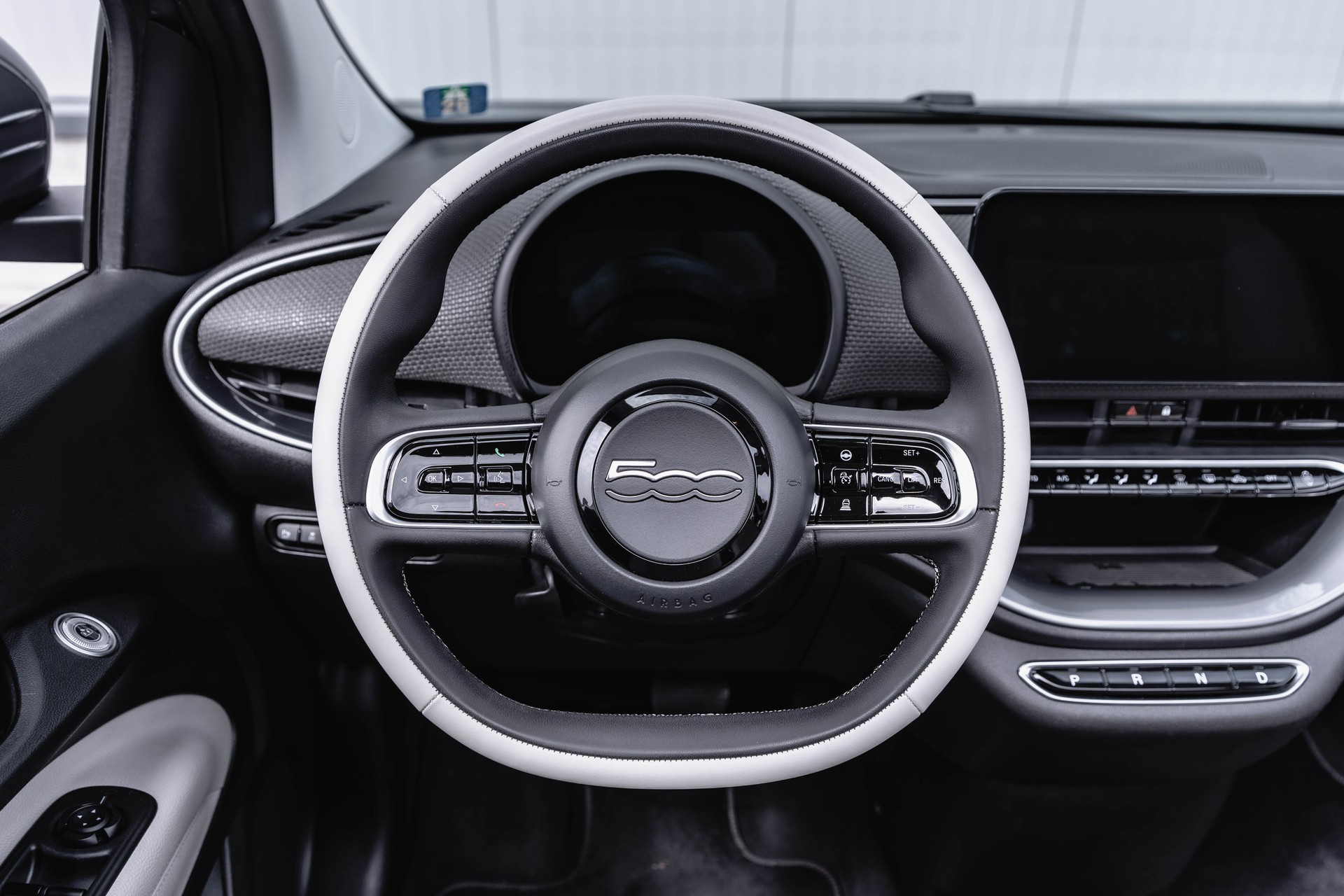 FIAT 500 C electric 87 kW La Prima * FRISCH AB MFK * TRAUMHAFTE AUSSTATTUNG *-image-13
