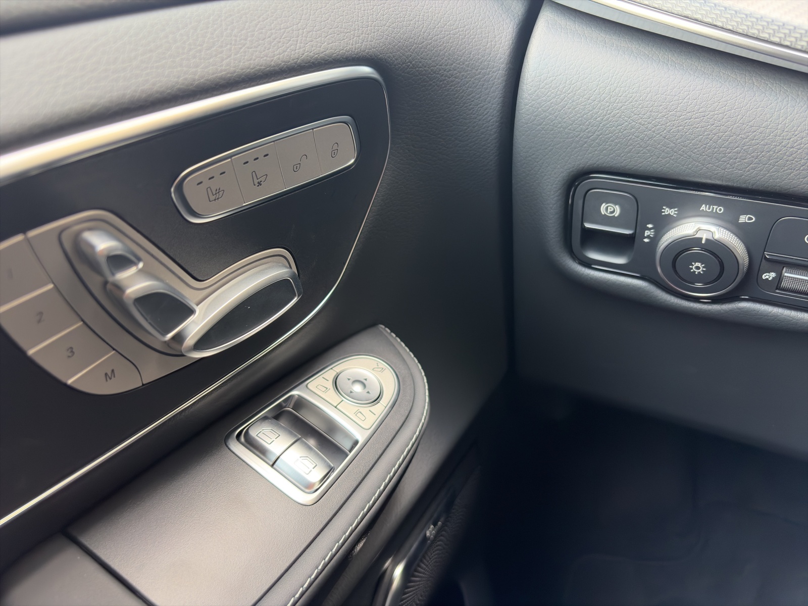 MERCEDES-BENZ V 300 d lang 4Matic Swiss Edition 9G-Tronic-image-10