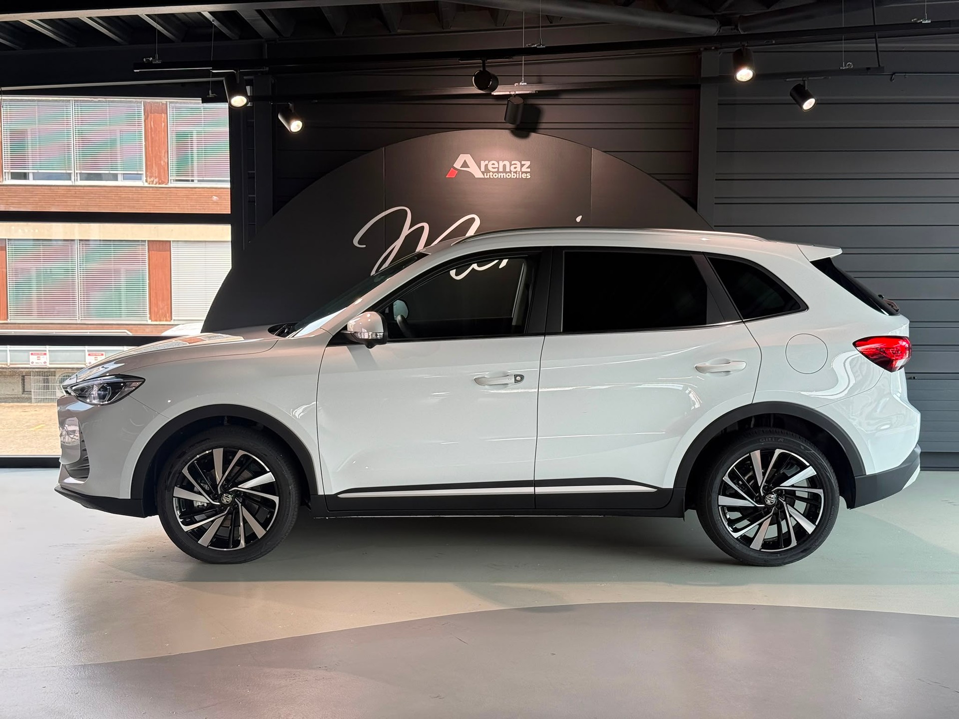MG ZS 1.5 HEV Luxury-showroom-element-3