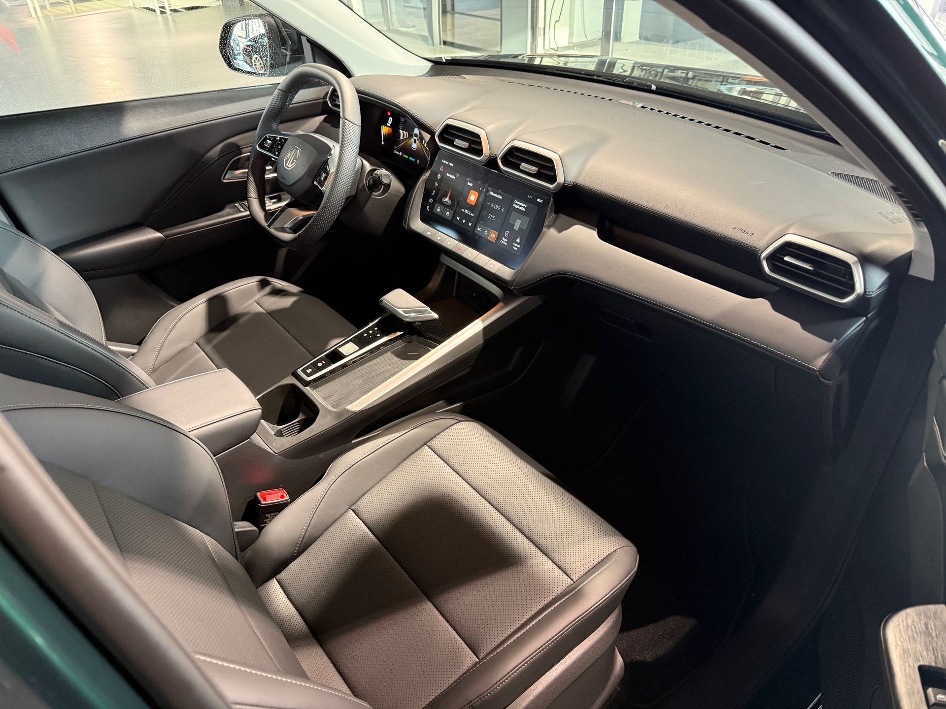 MG ZS 1.5 HEV Luxury-image-11