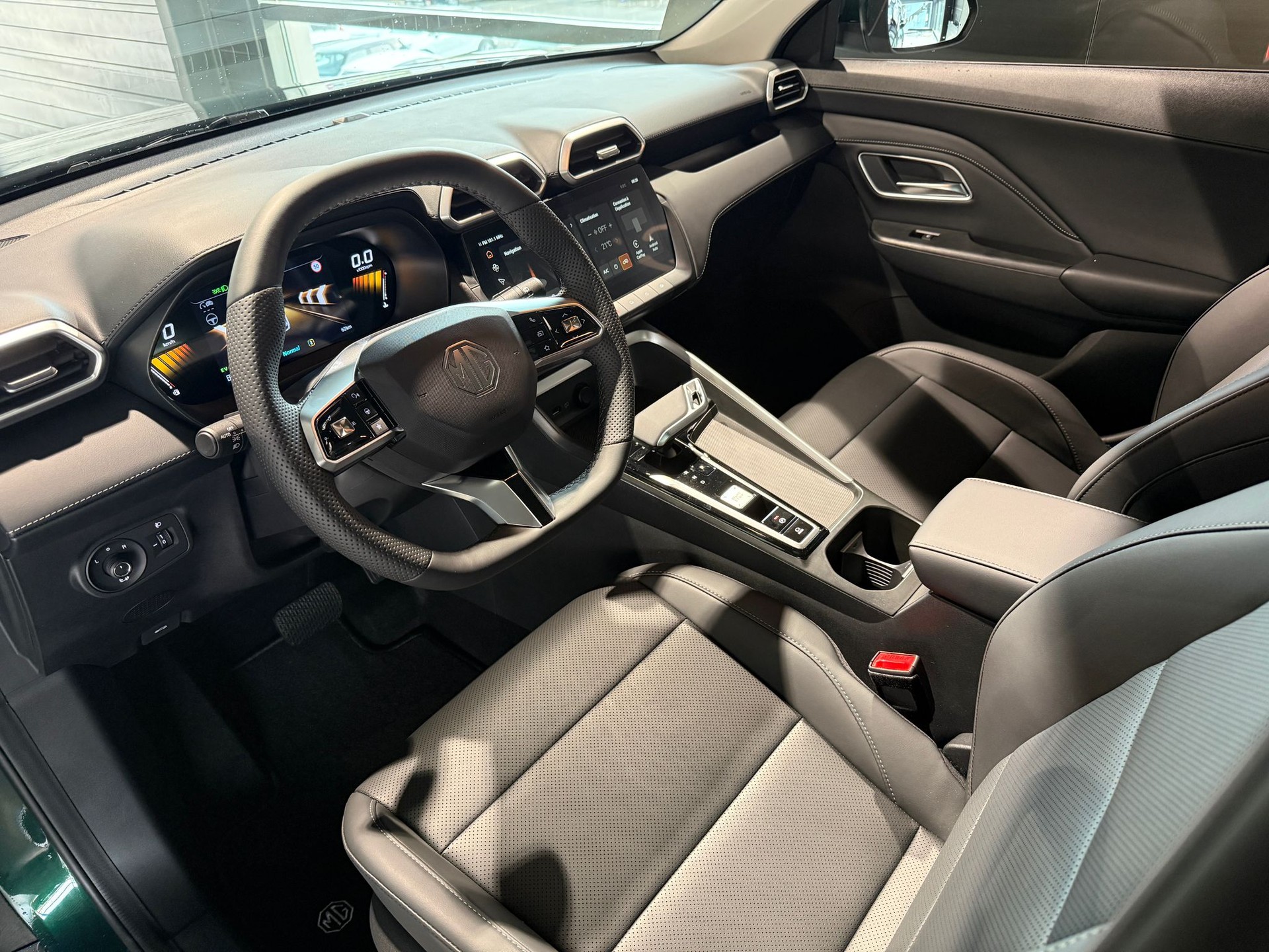 MG ZS 1.5 HEV Luxury-image-10