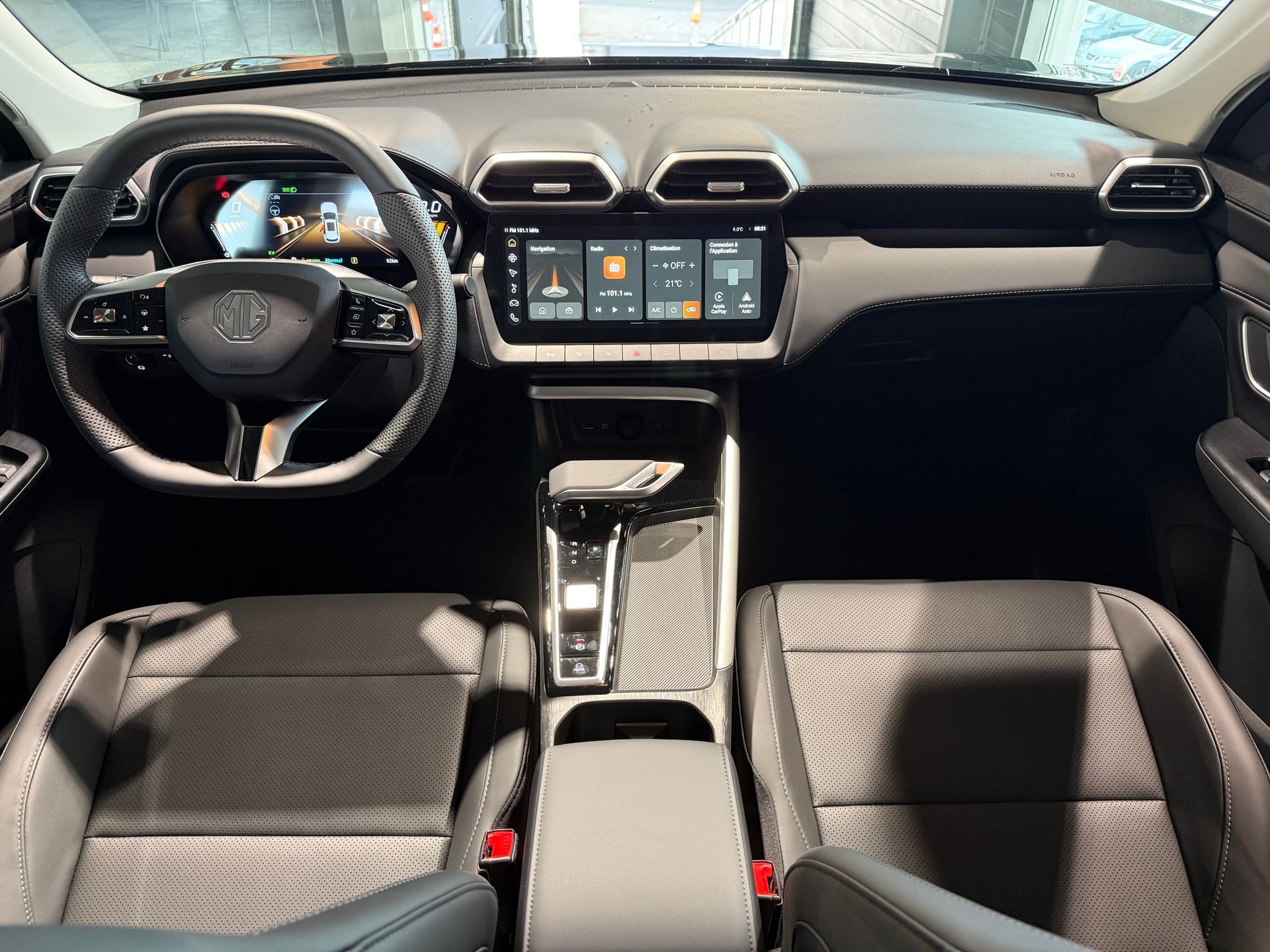MG ZS 1.5 HEV Luxury-image-12