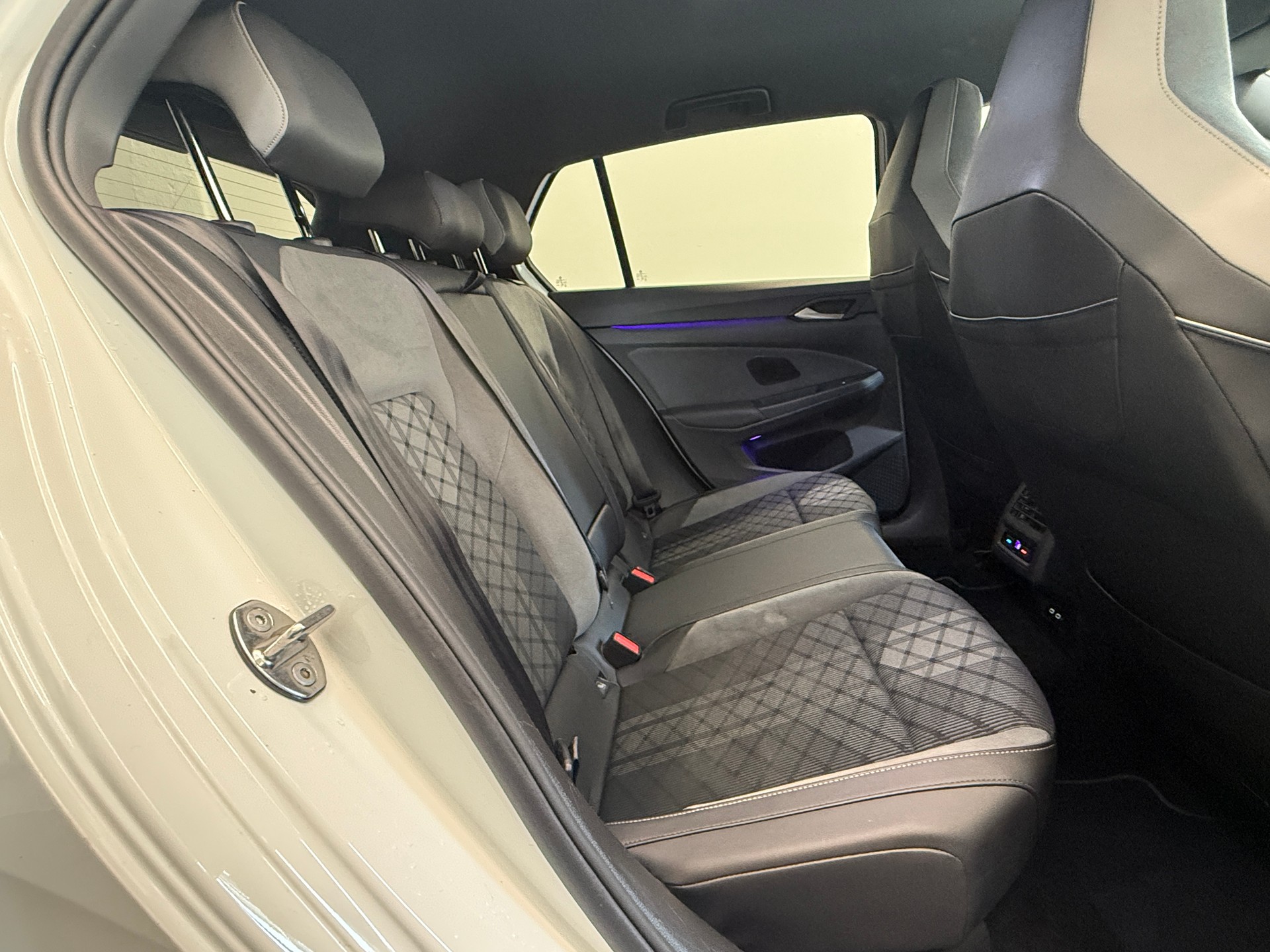 VW Golf 1.5 eTSI mHEV ACT R-Line DSG Ab 290.- pro Monat-image-12