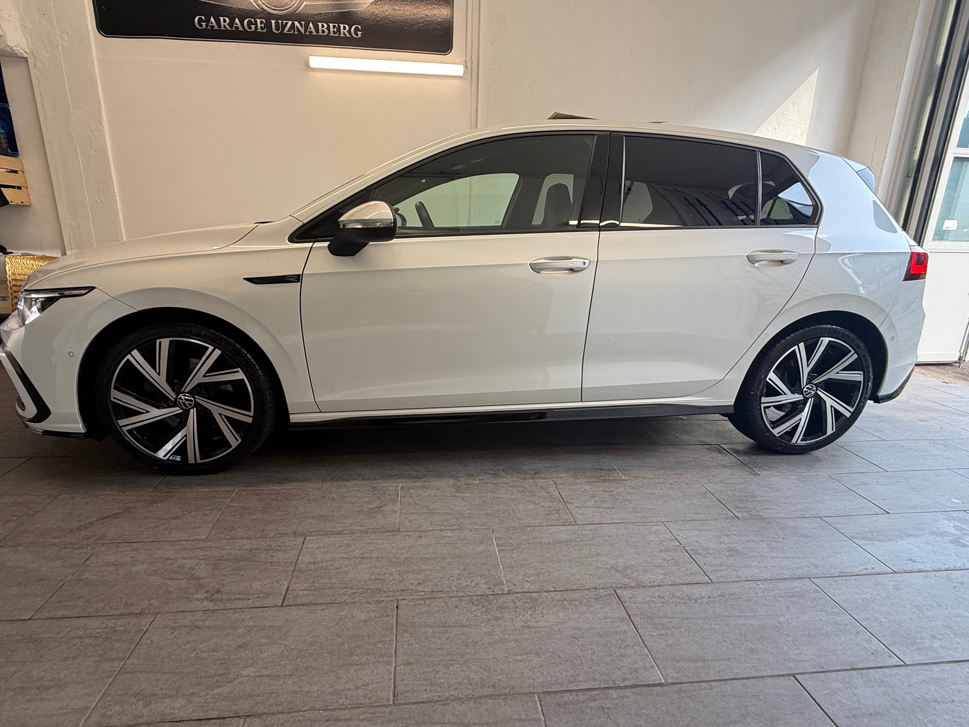 VW Golf 1.5 eTSI mHEV ACT R-Line DSG Ab 290.- pro Monat-showroom-element-1