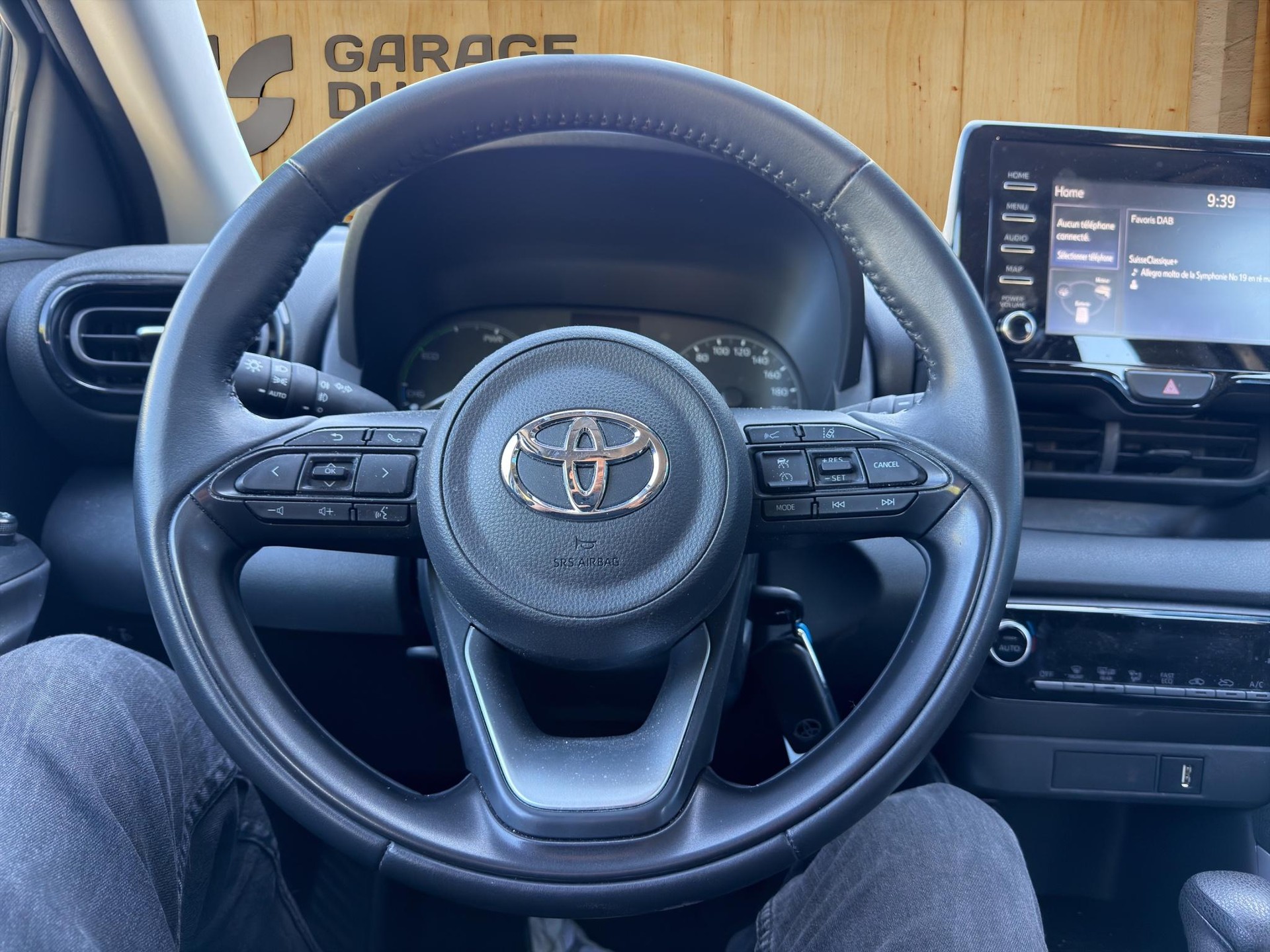 TOYOTA Yaris 1.5 VVT-i HSD Comfort-image-9