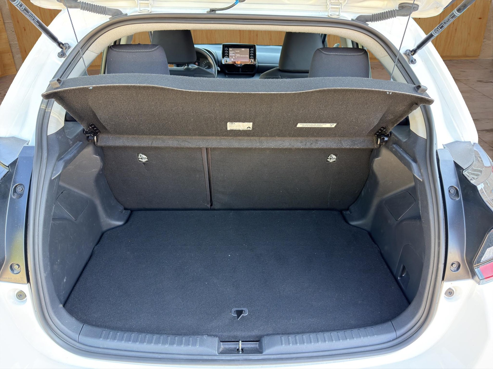 TOYOTA Yaris 1.5 VVT-i HSD Comfort-image-16
