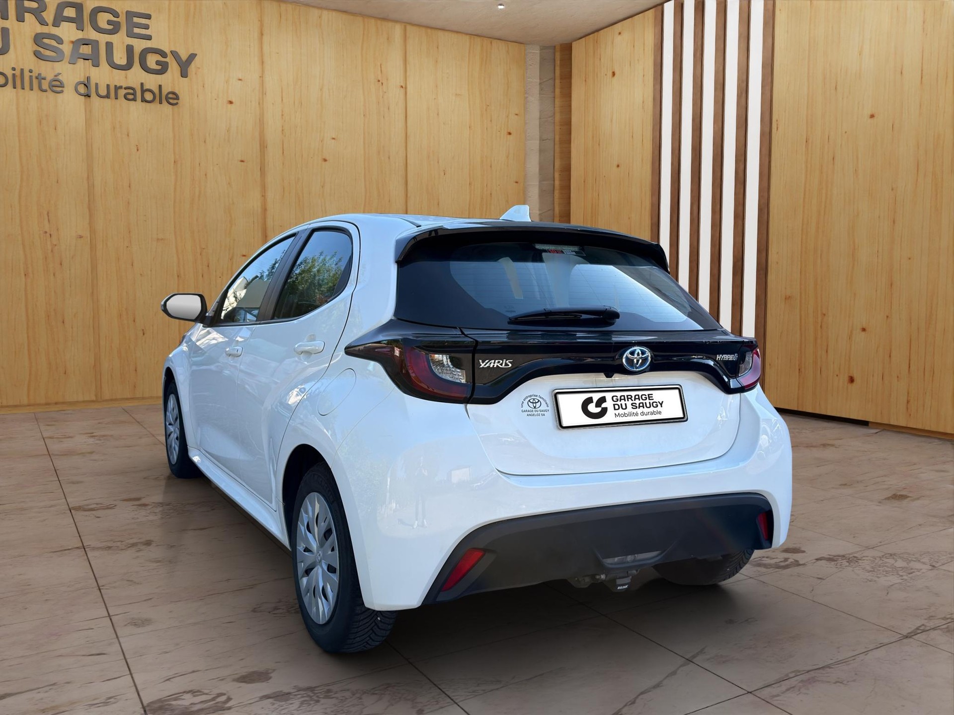 TOYOTA Yaris 1.5 VVT-i HSD Comfort-showroom-element-3