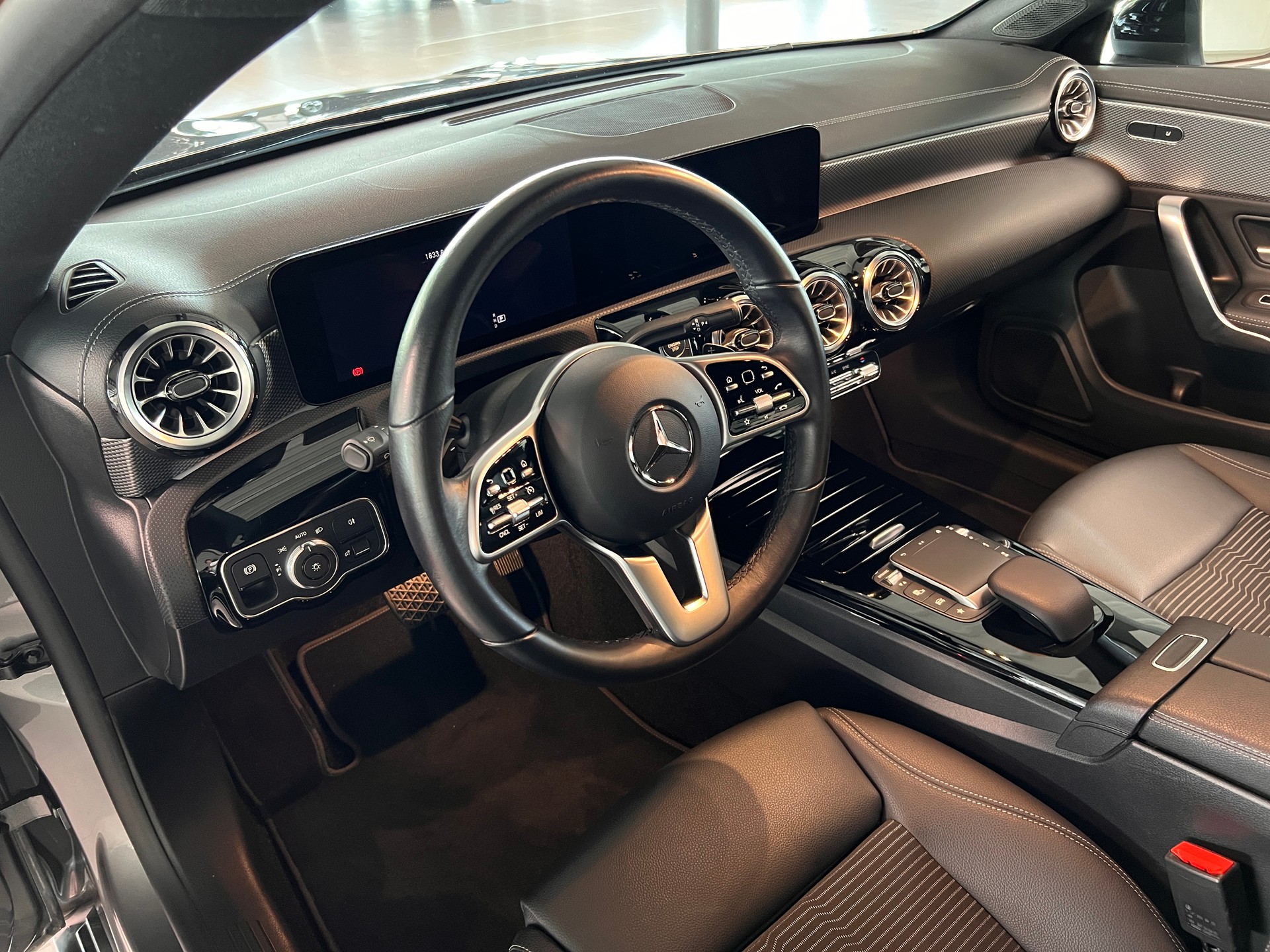 MERCEDES-BENZ CLA 250 4Matic Swiss Star 7G-DCT-image-9