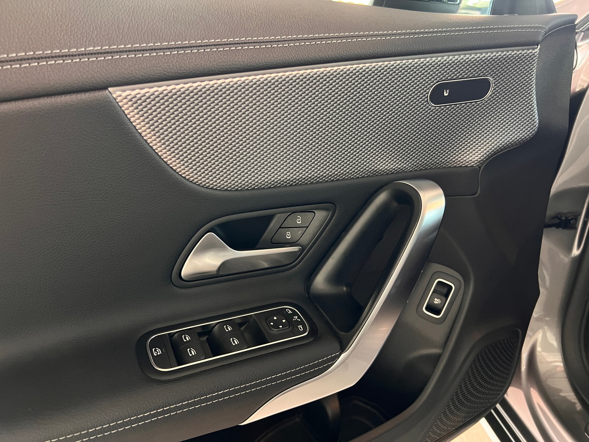 MERCEDES-BENZ CLA 250 4Matic Swiss Star 7G-DCT-image-10