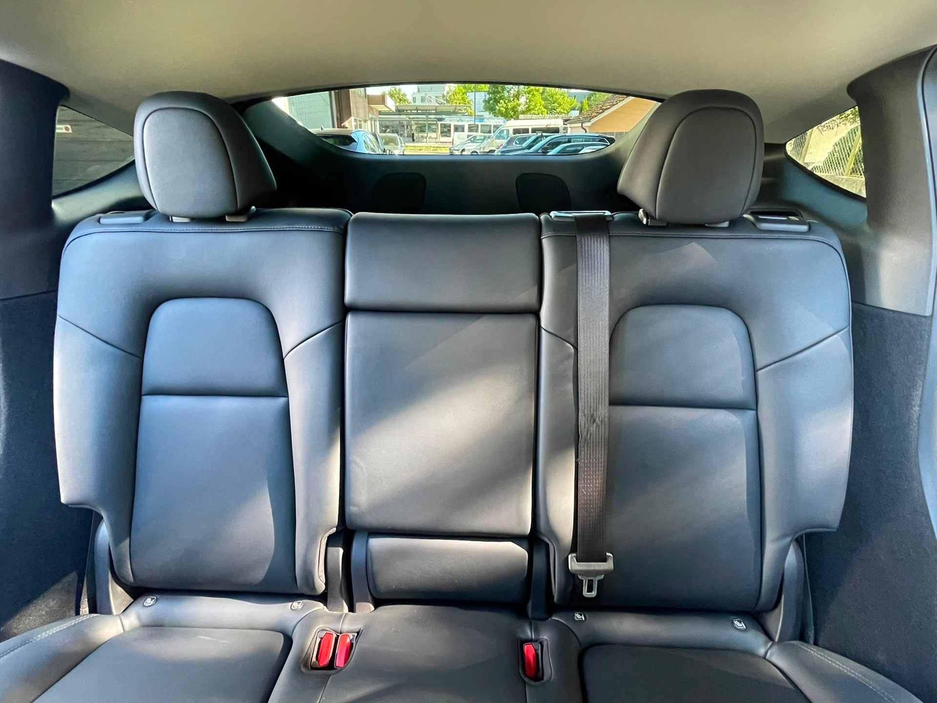 TESLA Model Y Performance SOH 92% All Black 514 km (WLTP) 534PS Made in Berlin Werksgarantie-image-15