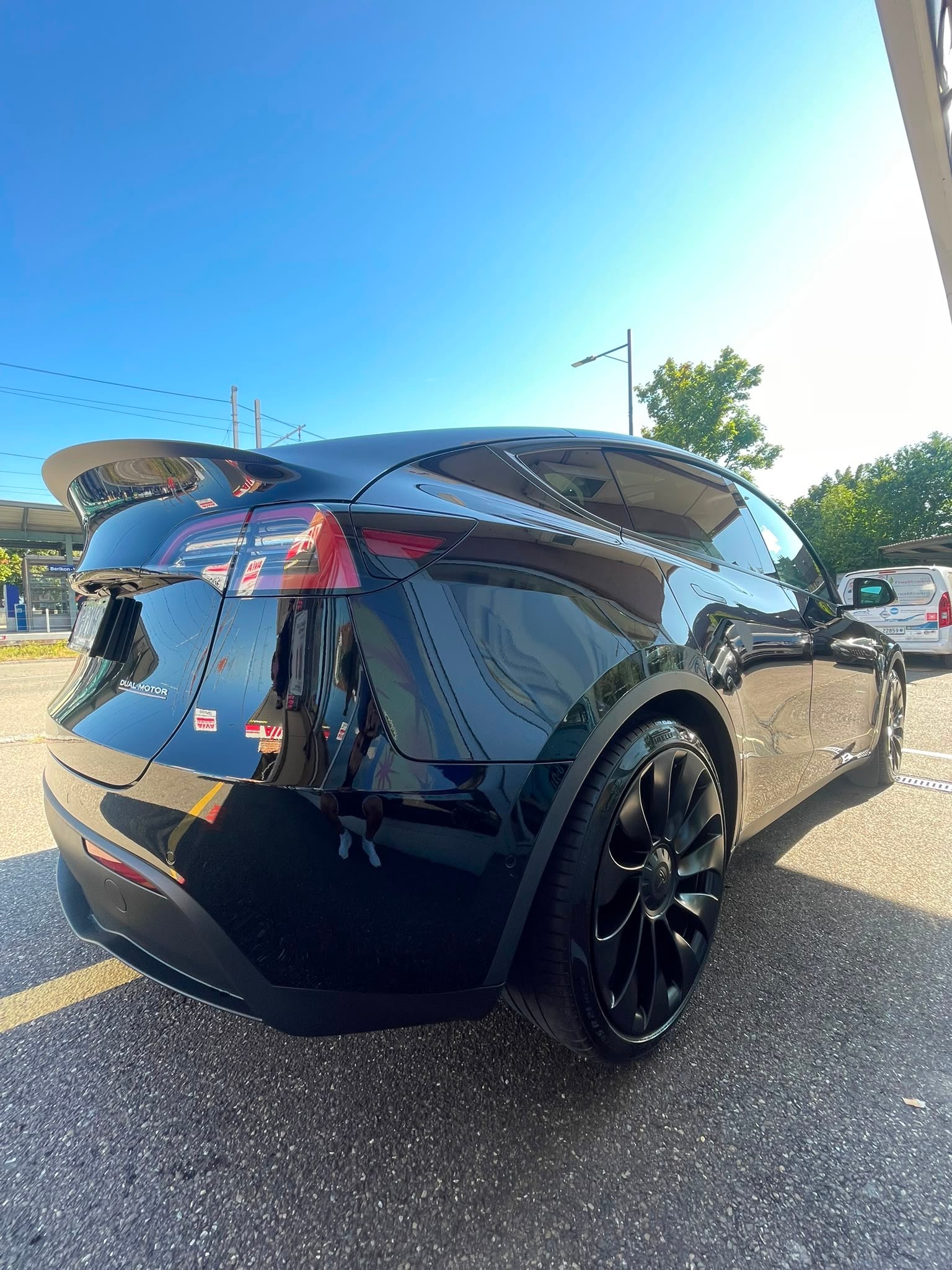 TESLA Model Y Performance SOH 92% All Black 514 km (WLTP) 534PS Made in Berlin Werksgarantie-image-2