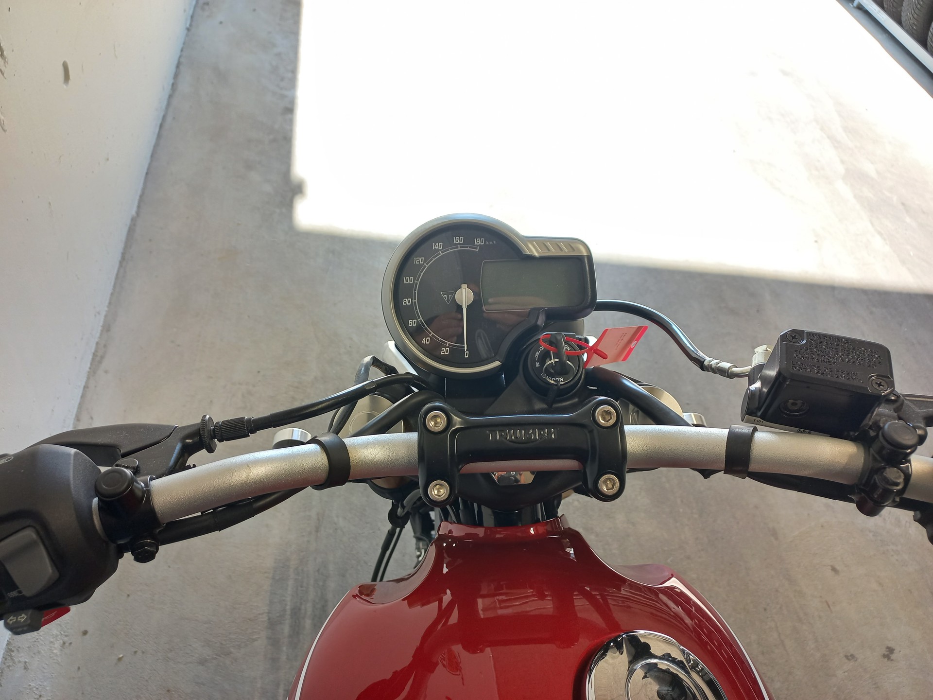 TRIUMPH Speed 400 XC-showroom-element-3