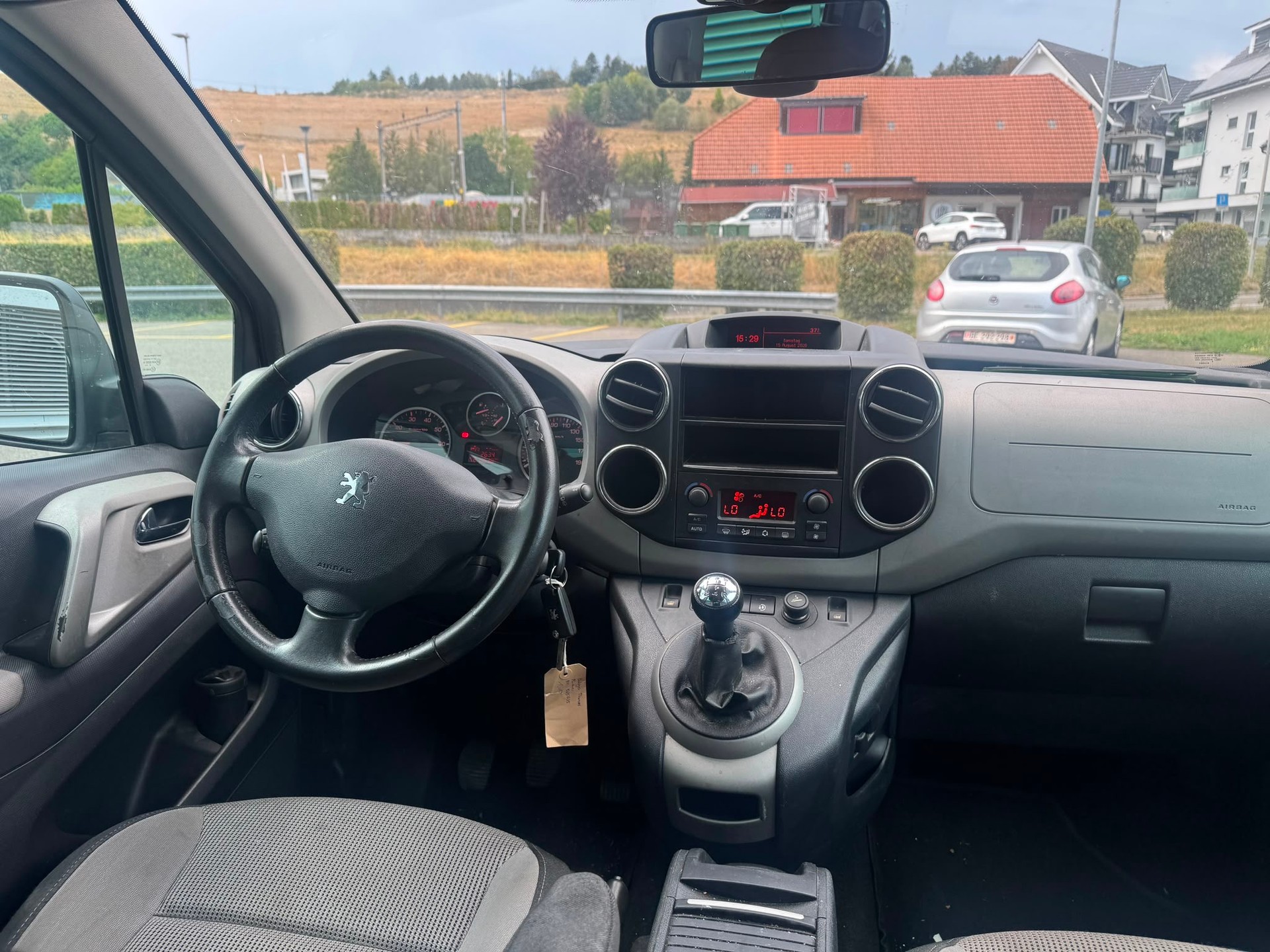 PEUGEOT Partner 1.6 HDI Outdoor-image-6