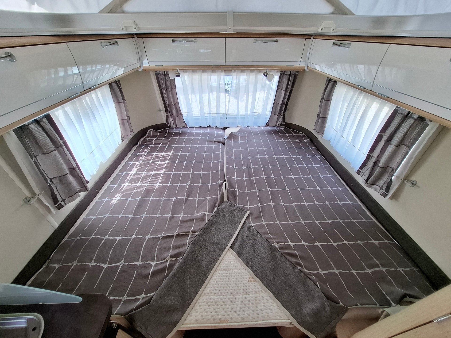 ERIBA Troll 542 GT - Kultwohnwagen mit Längsbett!-image-12