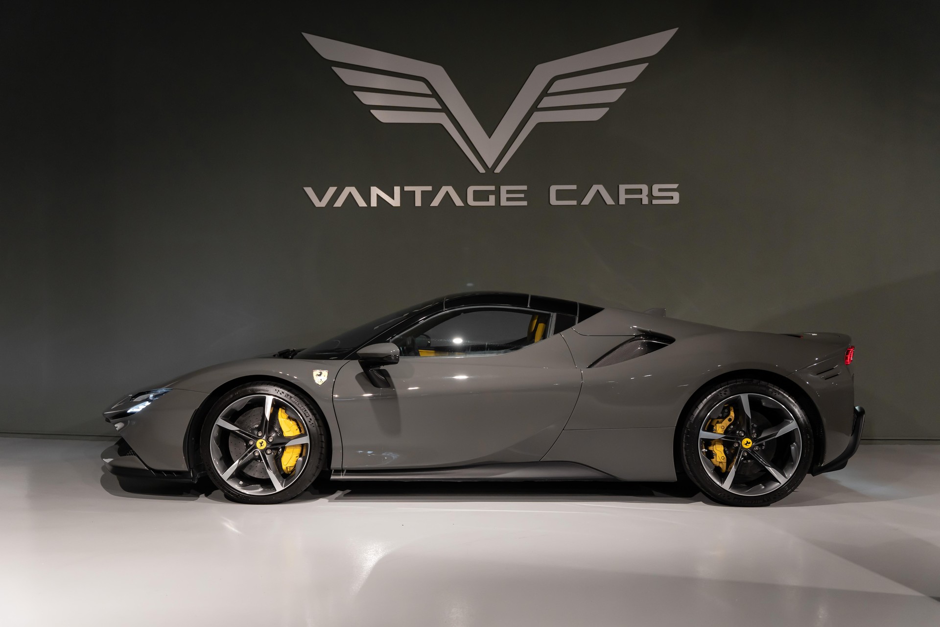 FERRARI SF90 Spider 4.0-showroom-element-2