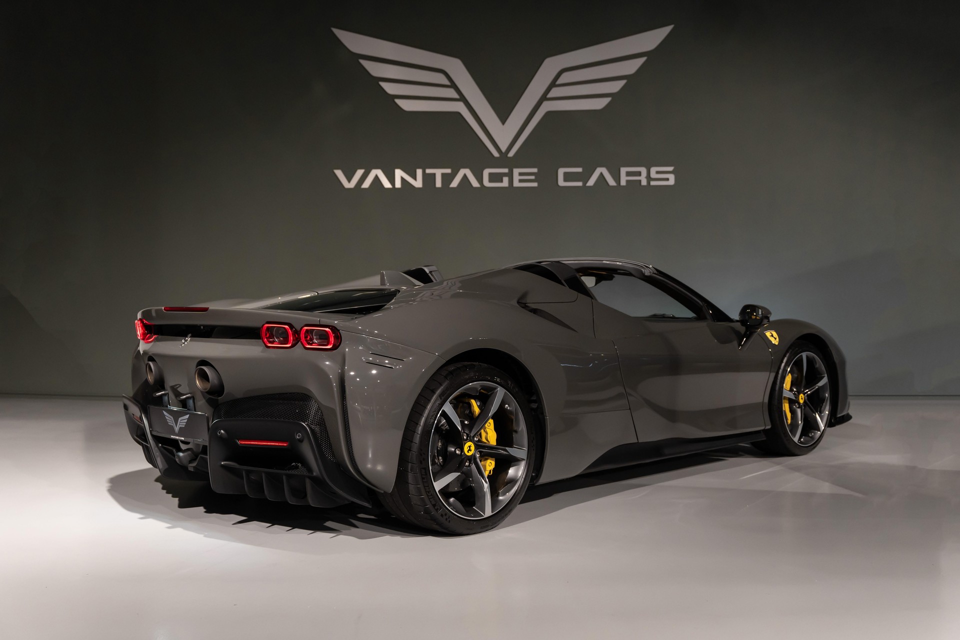 FERRARI SF90 Spider 4.0-showroom-element-3