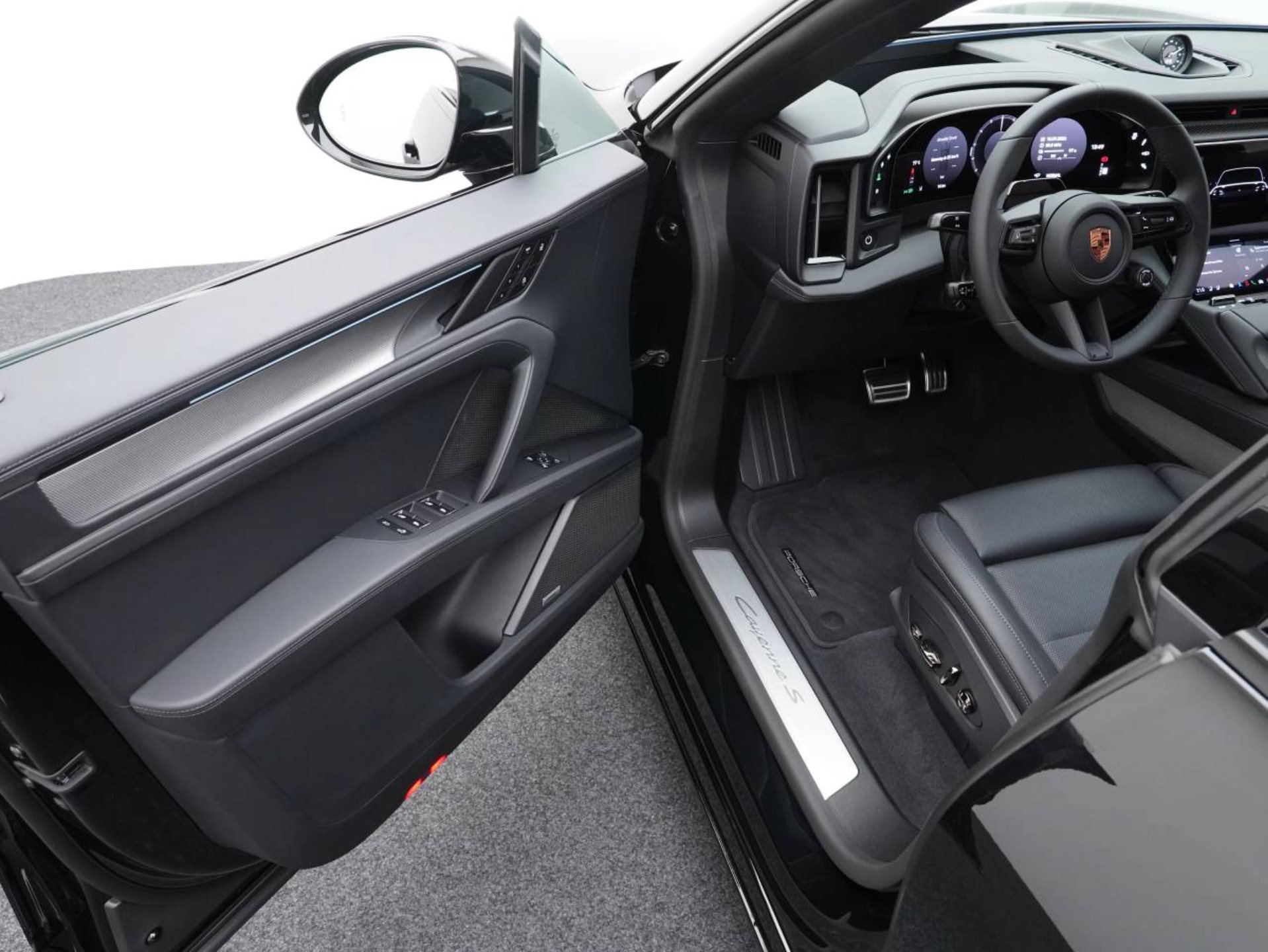 PORSCHE Cayenne S Coupé Electric-showroom-element-3