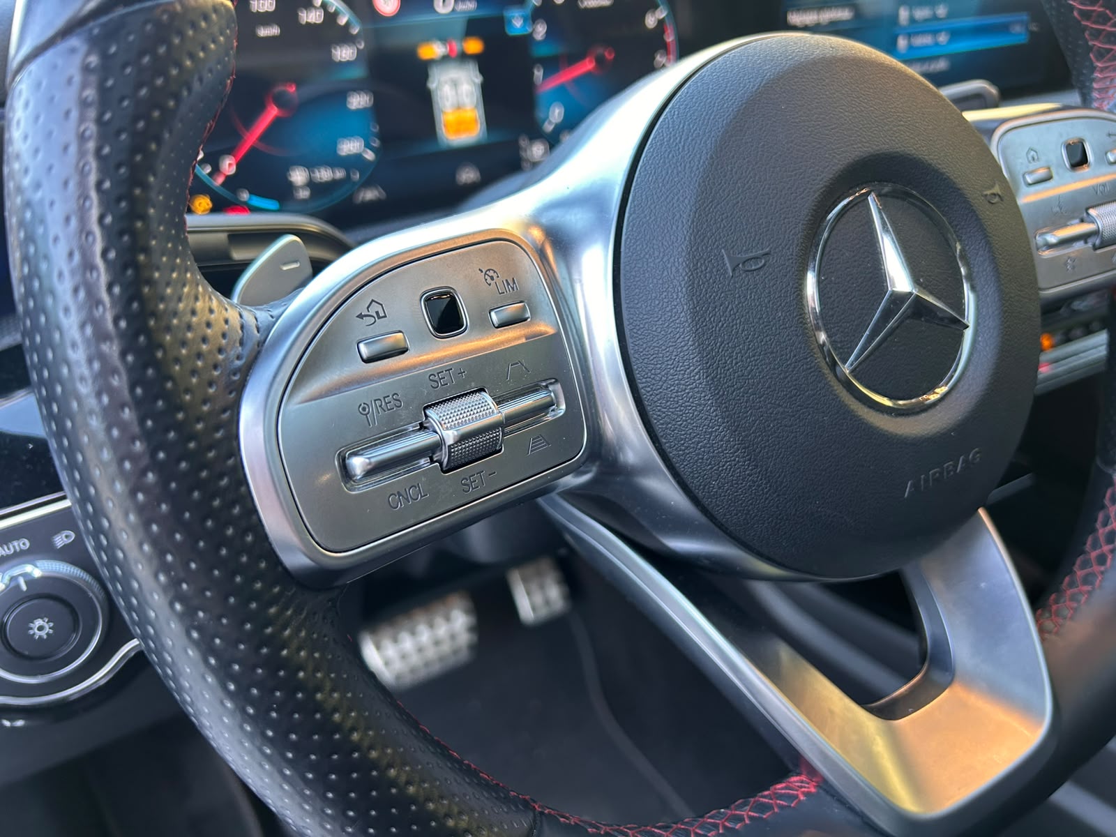 MERCEDES-BENZ A 250 AMG Line 4Matic-image-8