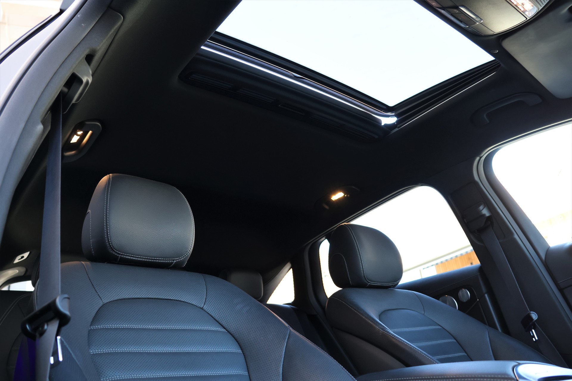 MERCEDES-BENZ EQC 400 AMG Line 4Matic (CH) *Designo Magno*-image-23