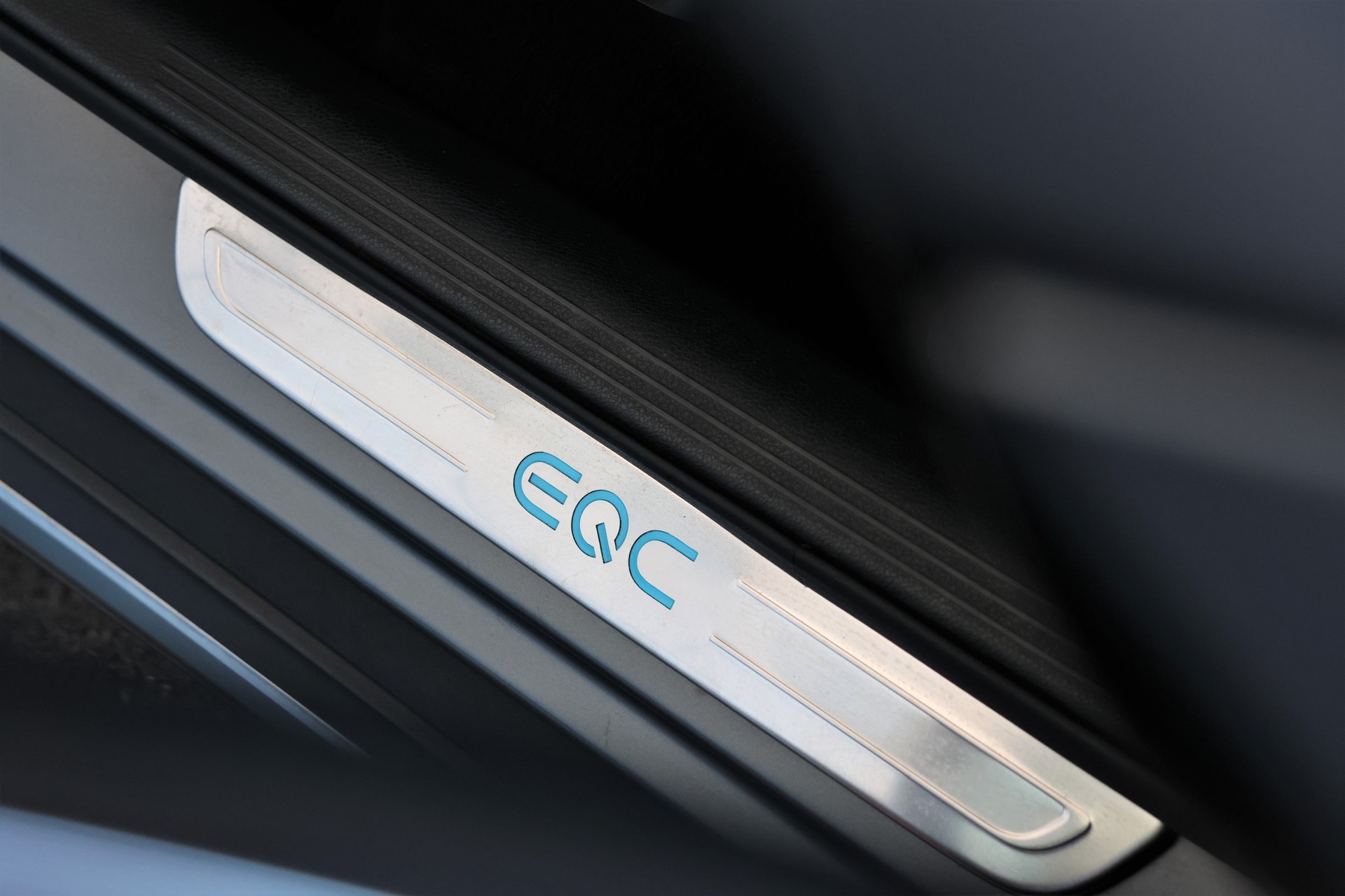MERCEDES-BENZ EQC 400 AMG Line 4Matic (CH) *Designo Magno*-image-22