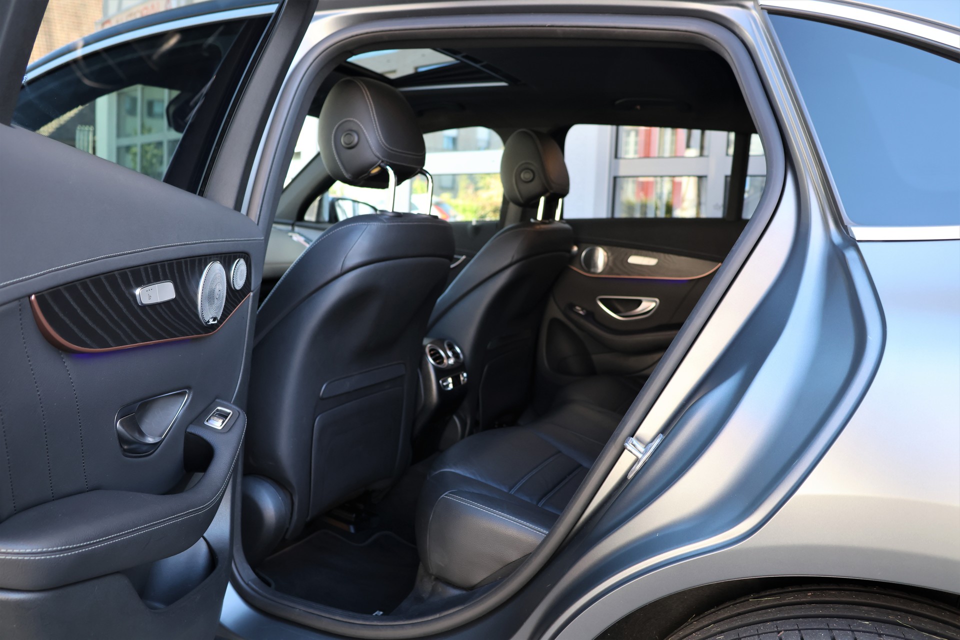 MERCEDES-BENZ EQC 400 AMG Line 4Matic (CH) *Designo Magno*-image-13