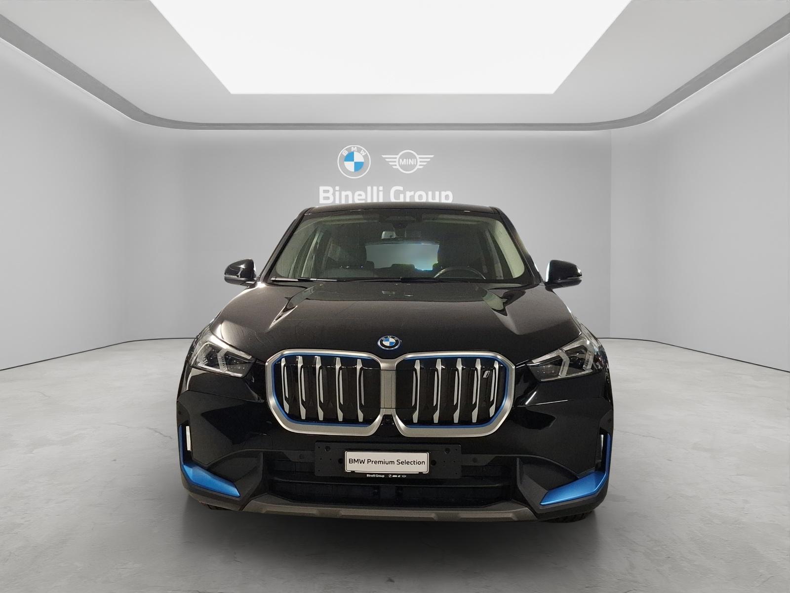 BMW iX1 U11 30 xDrive-showroom-element-2