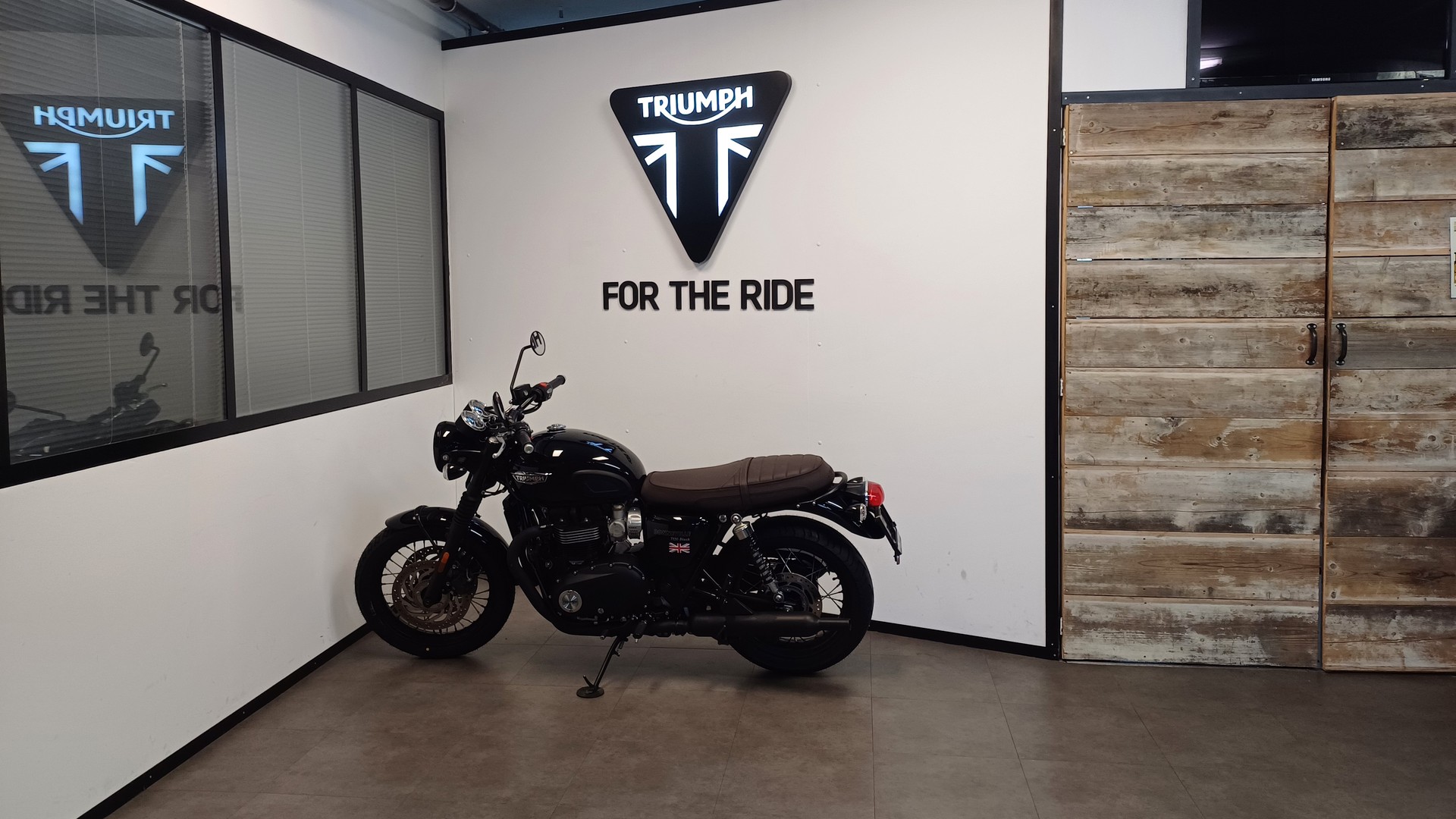 TRIUMPH Bonneville T120 Black-image-3