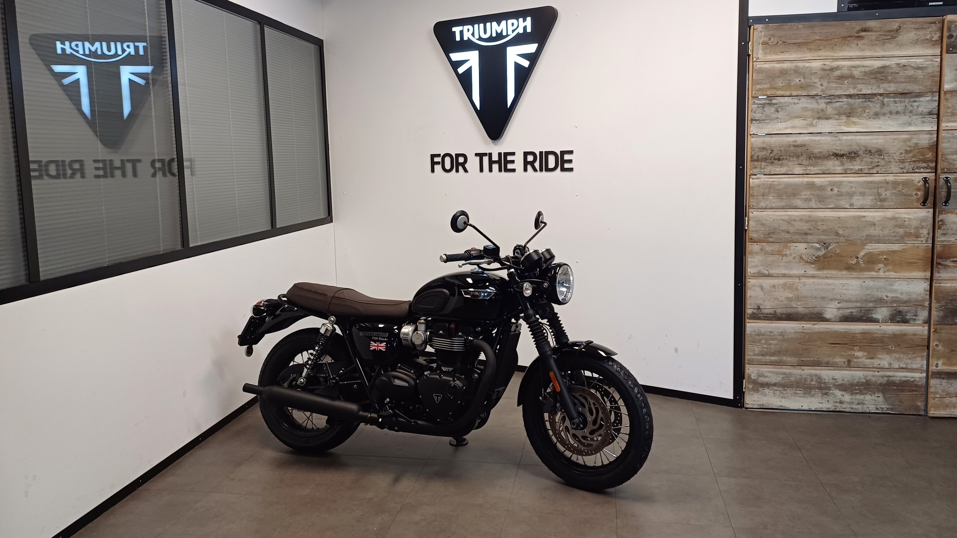 TRIUMPH Bonneville T120 Black-image-0