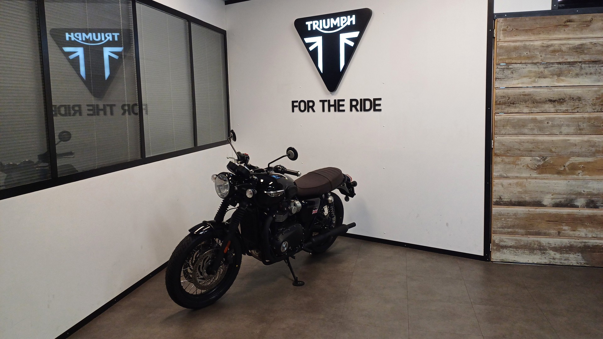 TRIUMPH Bonneville T120 Black-image-5