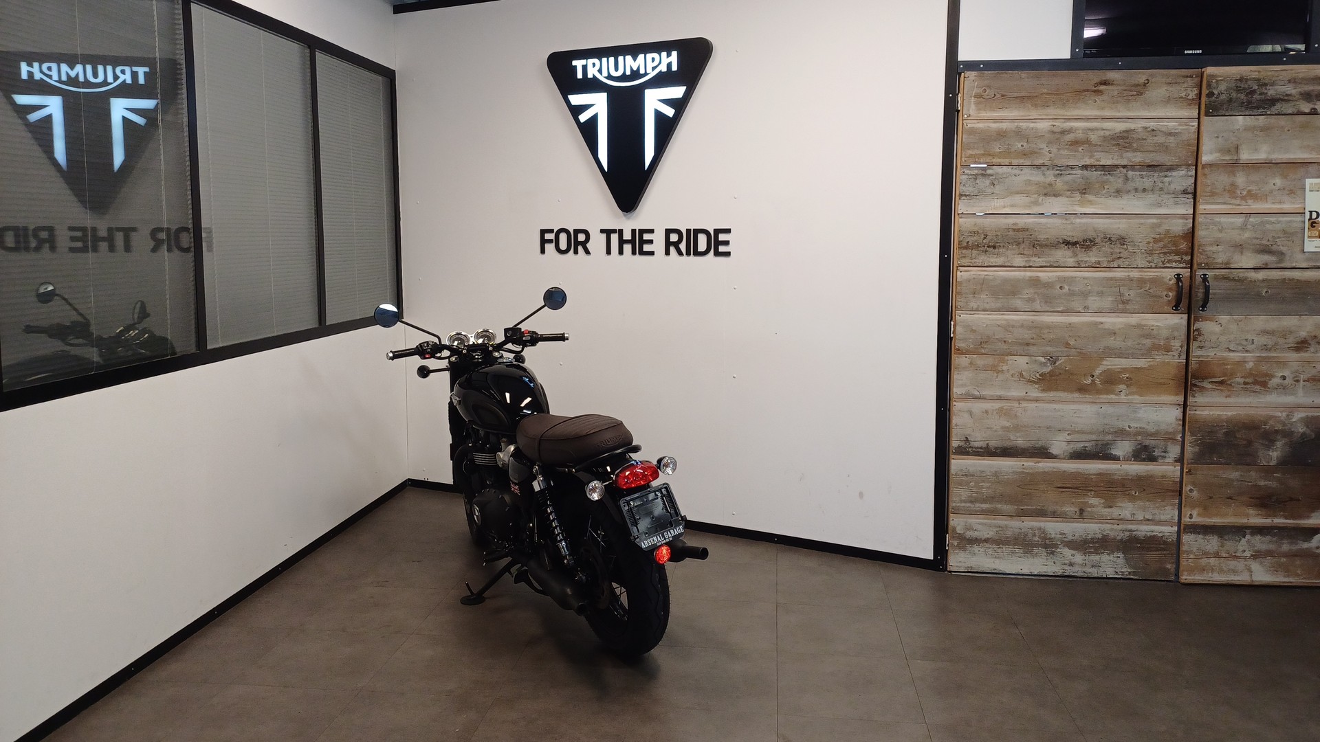 TRIUMPH Bonneville T120 Black-image-8