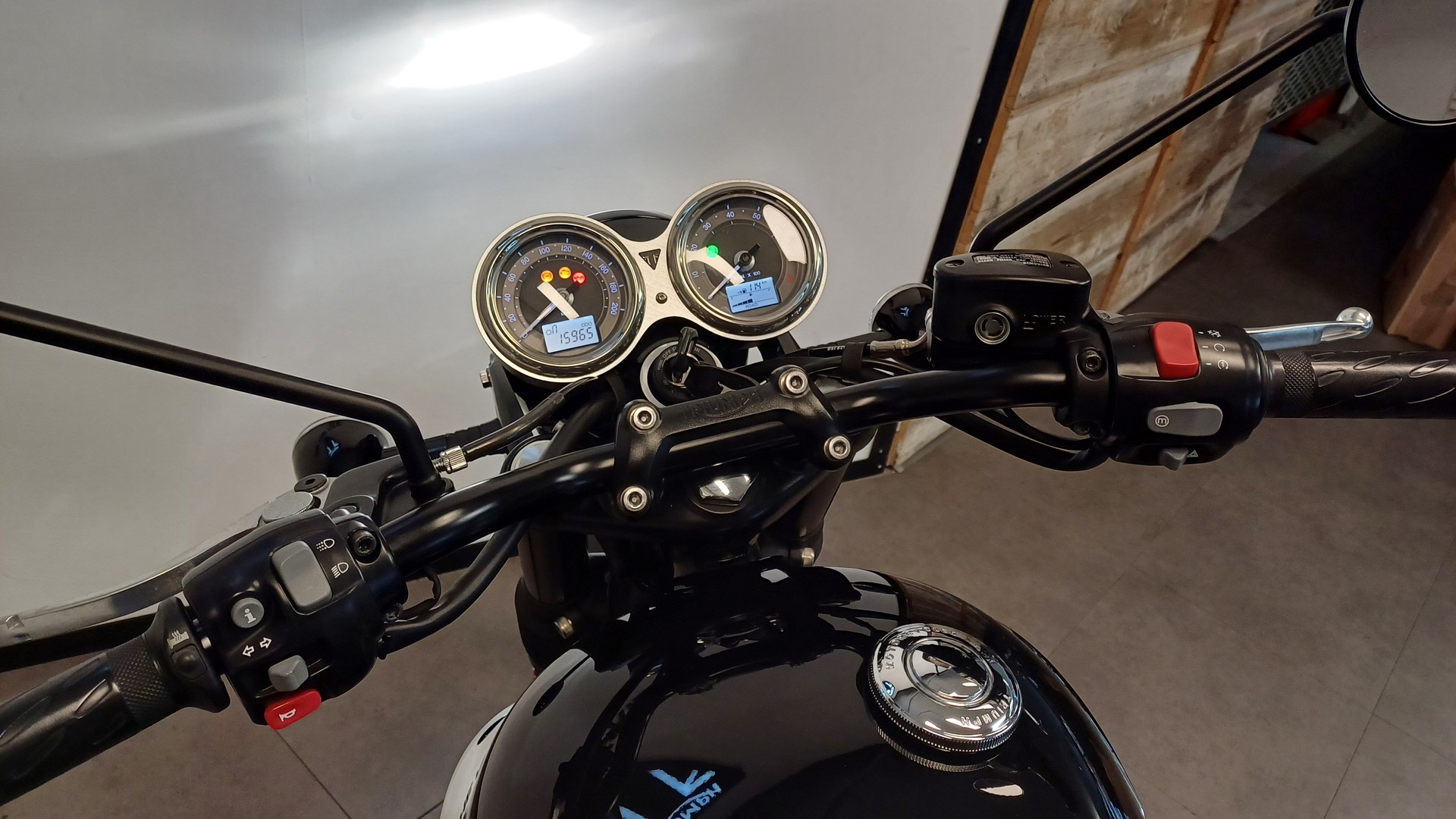 TRIUMPH Bonneville T120 Black-image-10