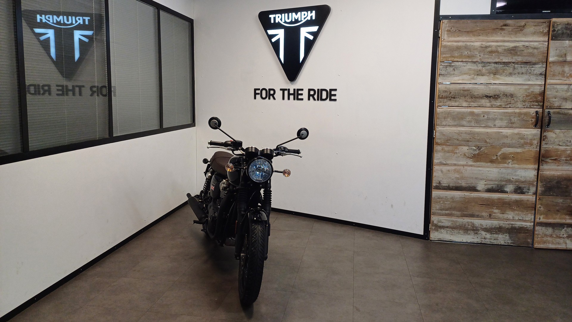 TRIUMPH Bonneville T120 Black-image-6