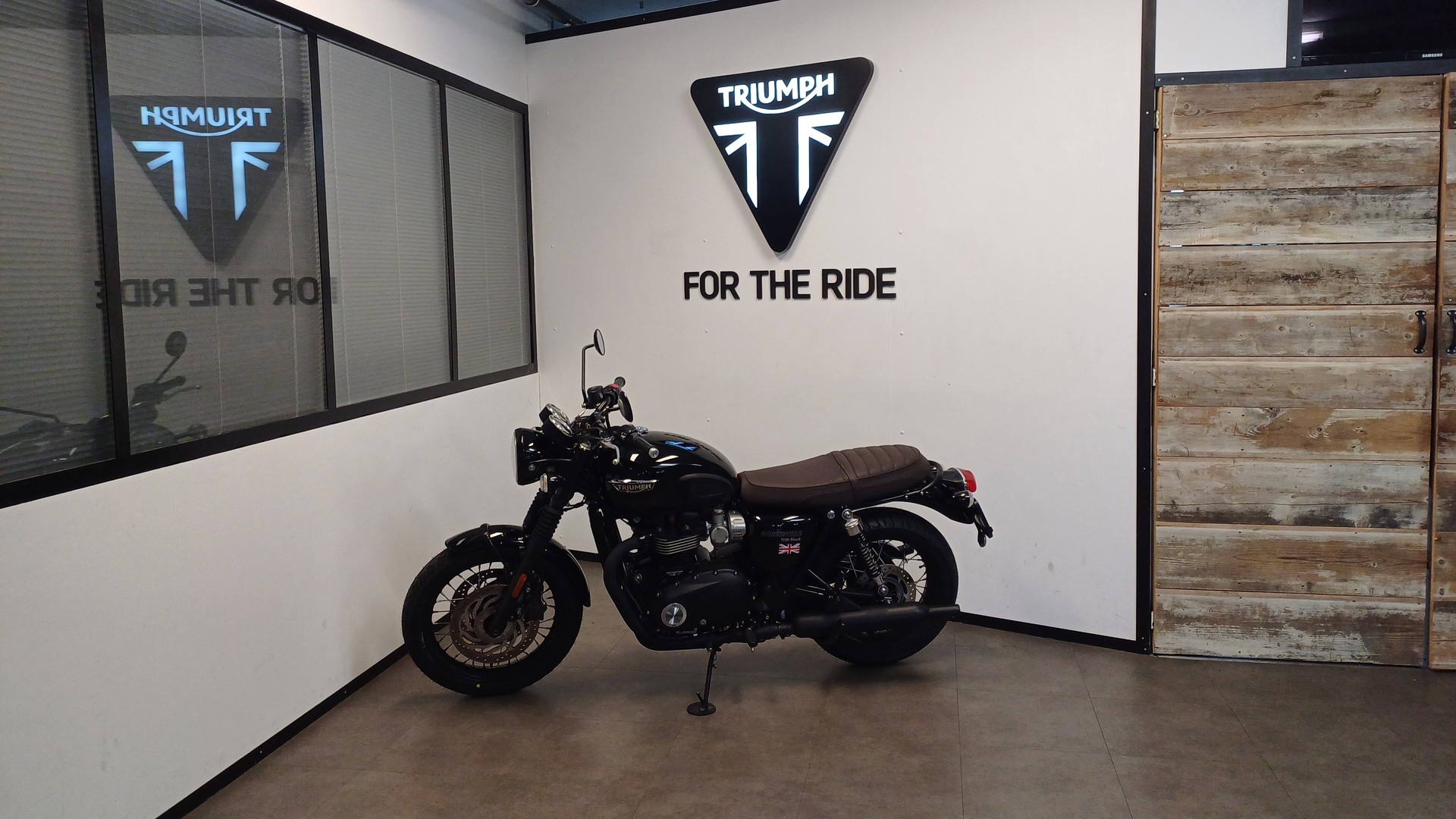 TRIUMPH Bonneville T120 Black-image-4