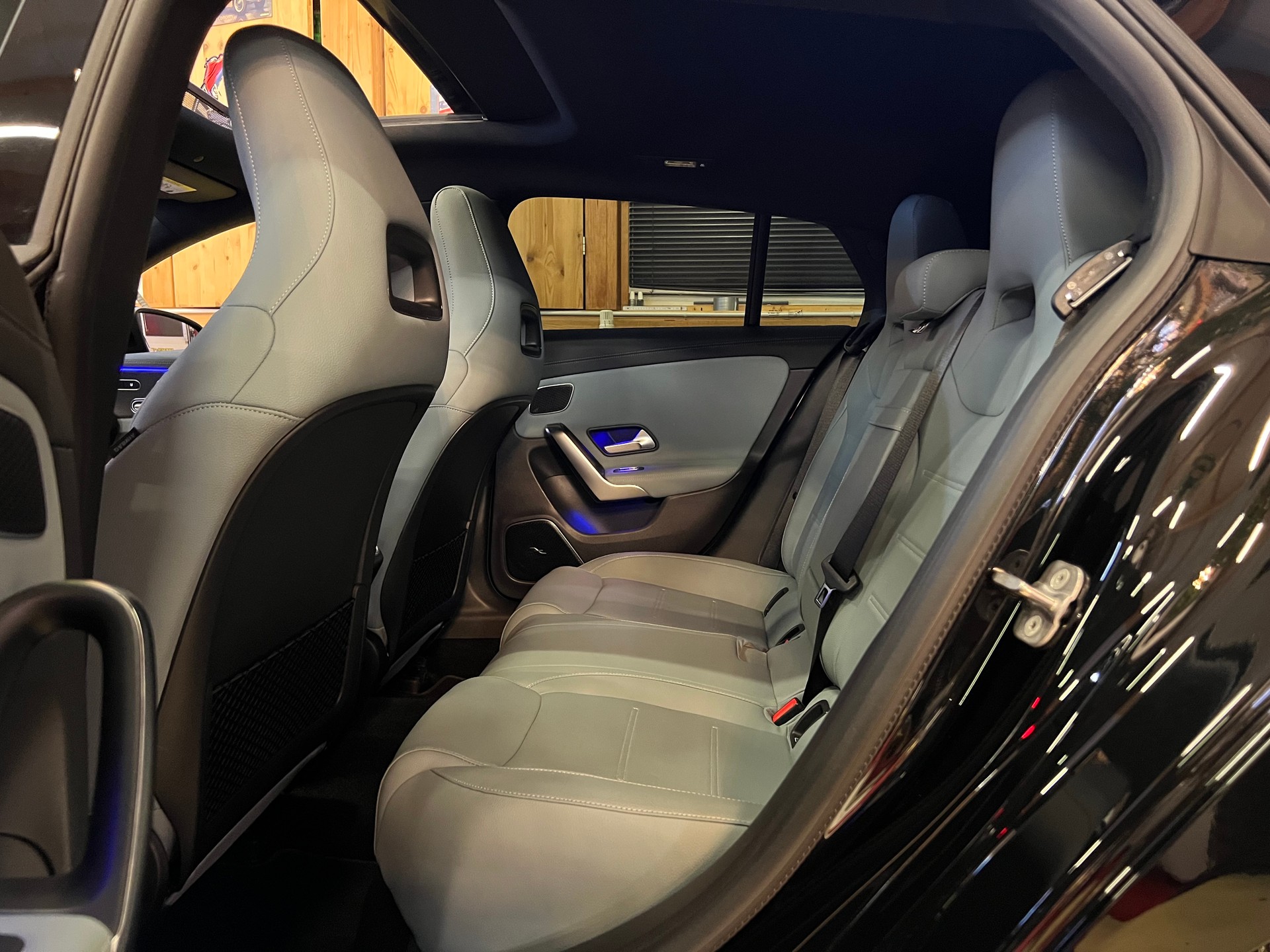 MERCEDES-BENZ "AMG" CLA SHOOTING BRAKE 250 4-MATIC MIT AHK !! "SPORTSTOURER" VOLL OPTIONEN !! NUR 4`900 KM !! CH WAGEN !!8G-DCT-image-9