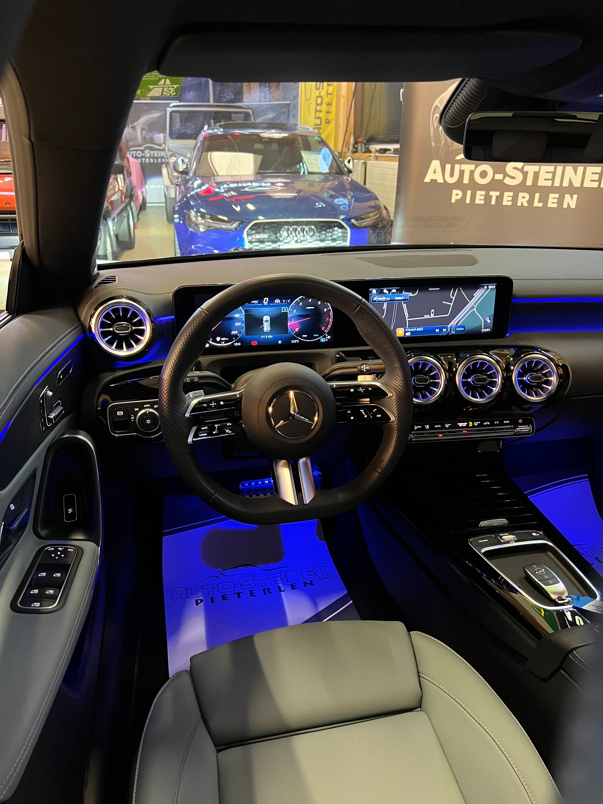 MERCEDES-BENZ "AMG" CLA SHOOTING BRAKE 250 4-MATIC MIT AHK !! "SPORTSTOURER" VOLL OPTIONEN !! NUR 4`900 KM !! CH WAGEN !!8G-DCT-image-13
