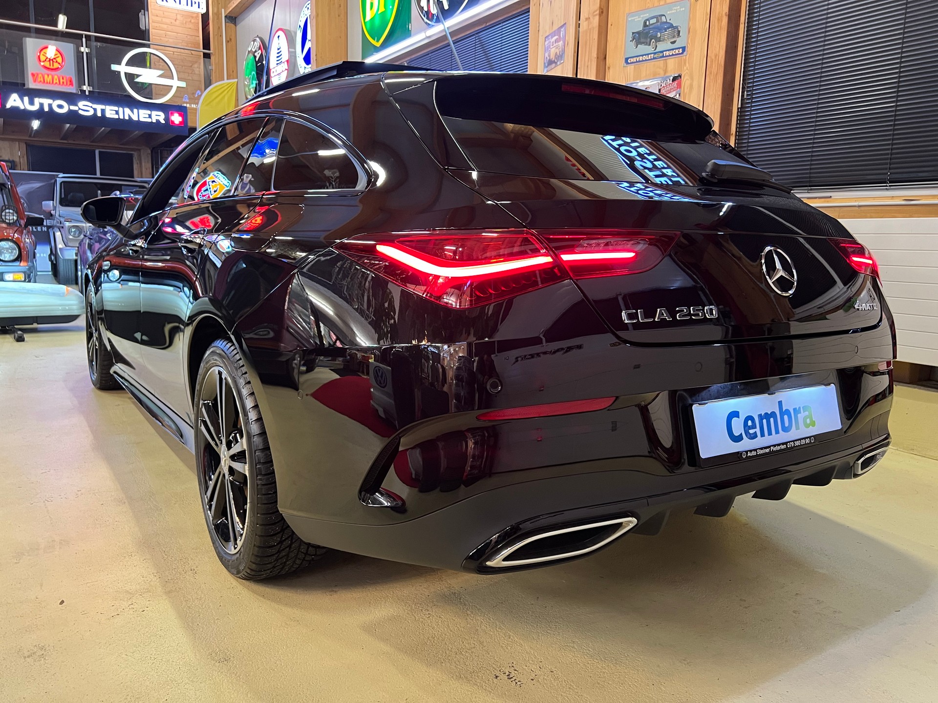MERCEDES-BENZ "AMG" CLA SHOOTING BRAKE 250 4-MATIC MIT AHK !! "SPORTSTOURER" VOLL OPTIONEN !! NUR 4`900 KM !! CH WAGEN !!8G-DCT-image-8