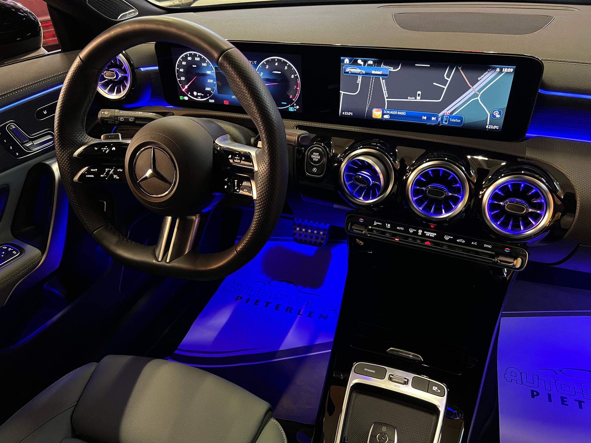 MERCEDES-BENZ "AMG" CLA SHOOTING BRAKE 250 4-MATIC MIT AHK !! "SPORTSTOURER" VOLL OPTIONEN !! NUR 4`900 KM !! CH WAGEN !!8G-DCT-image-4