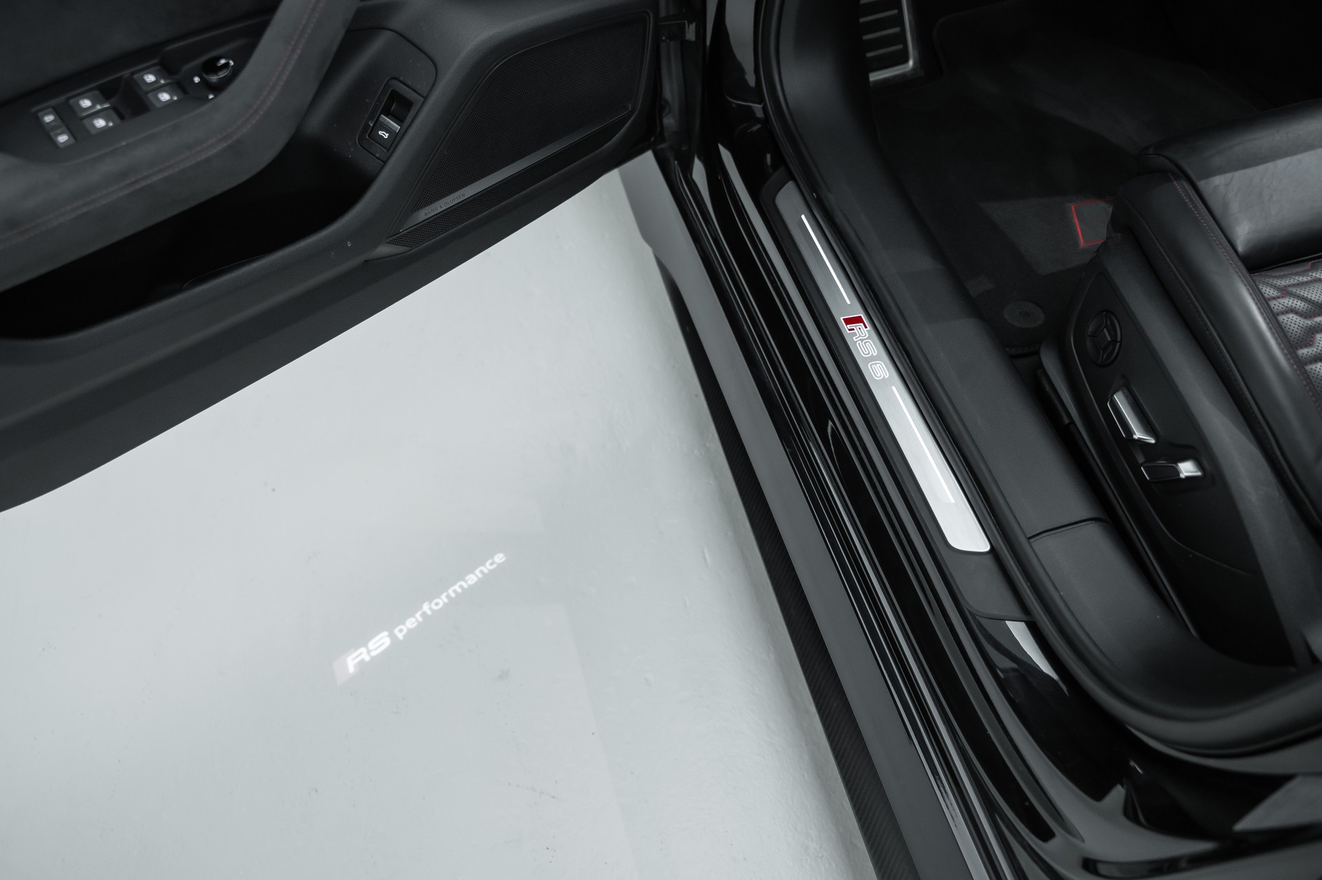 AUDI RS6 Avant 4.0 TFSI V8 Performance quattro-image-17