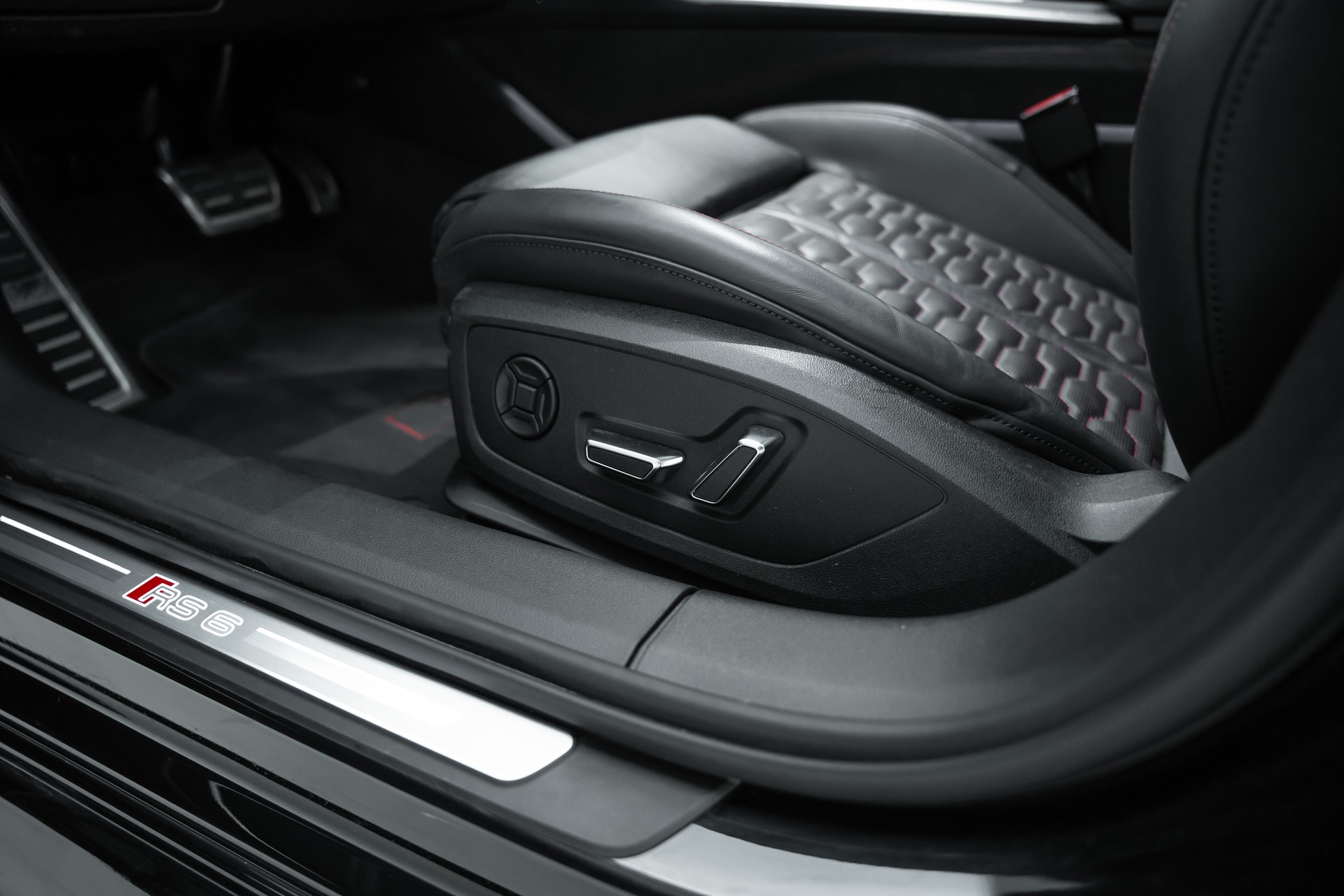 AUDI RS6 Avant 4.0 TFSI V8 Performance quattro-image-19