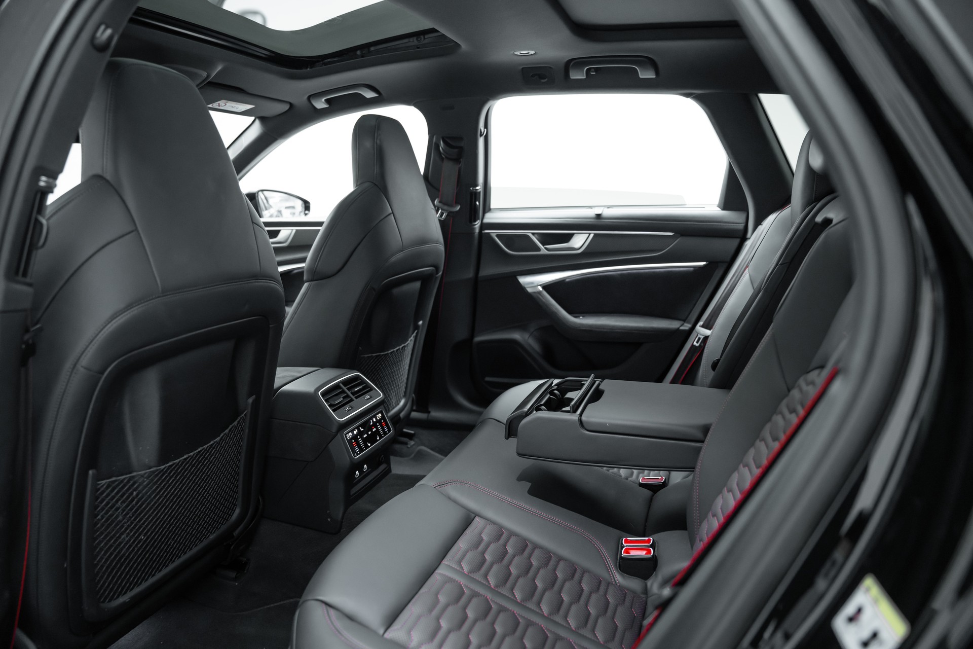 AUDI RS6 Avant 4.0 TFSI V8 Performance quattro-image-11