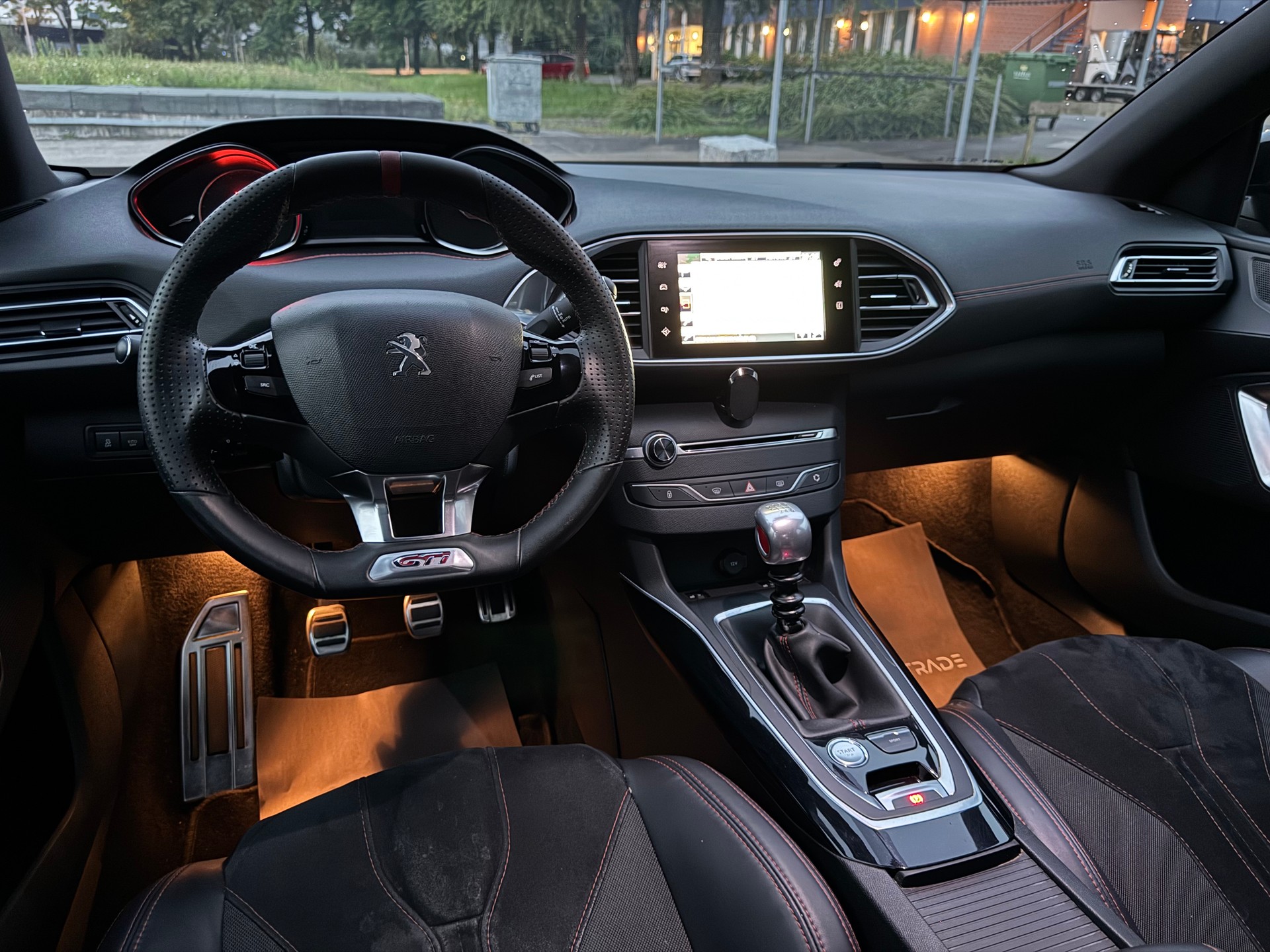 PEUGEOT 308 1.6 GTi-image-11