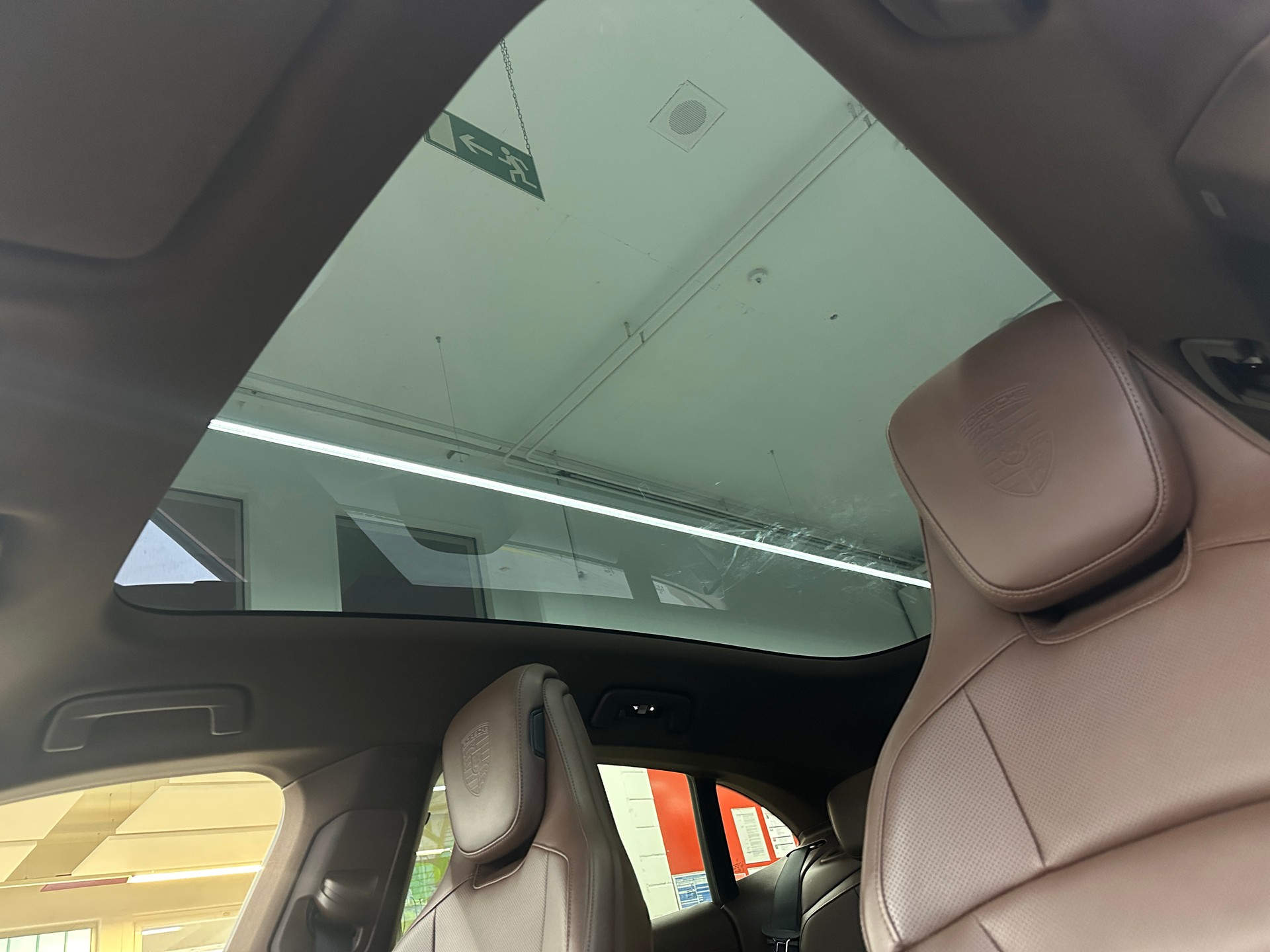 PORSCHE Taycan 4S-image-12