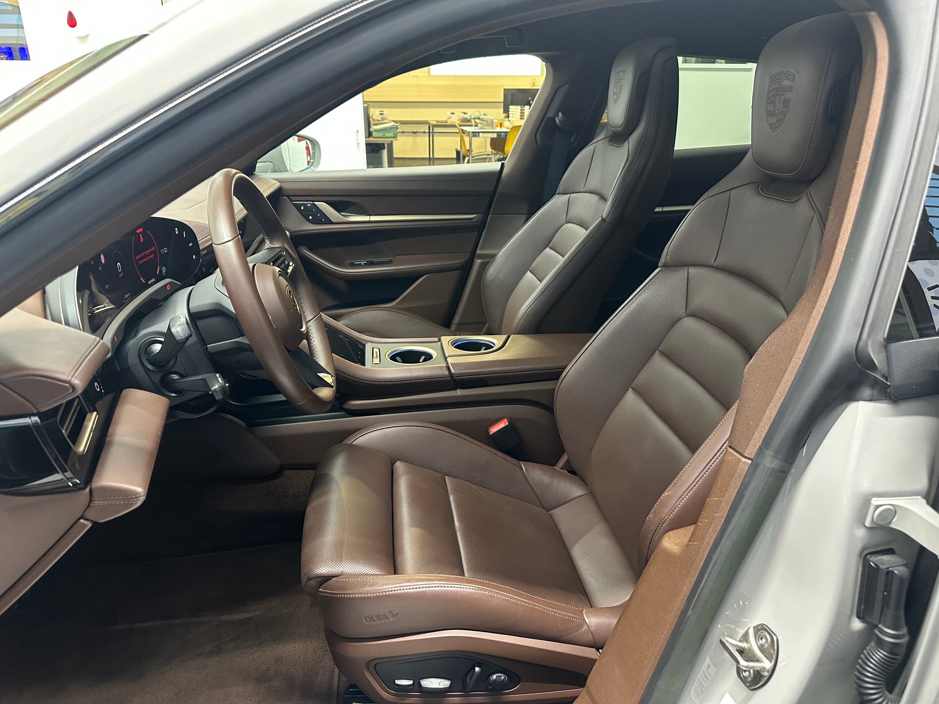 PORSCHE Taycan 4S-image-7