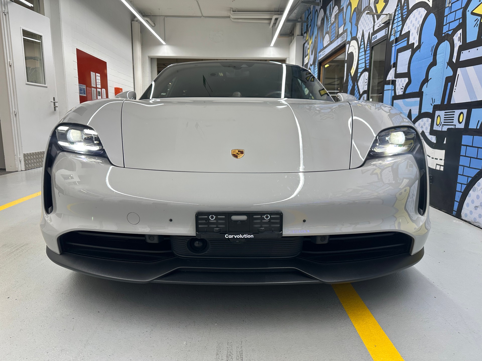 PORSCHE Taycan 4S-showroom-element-1