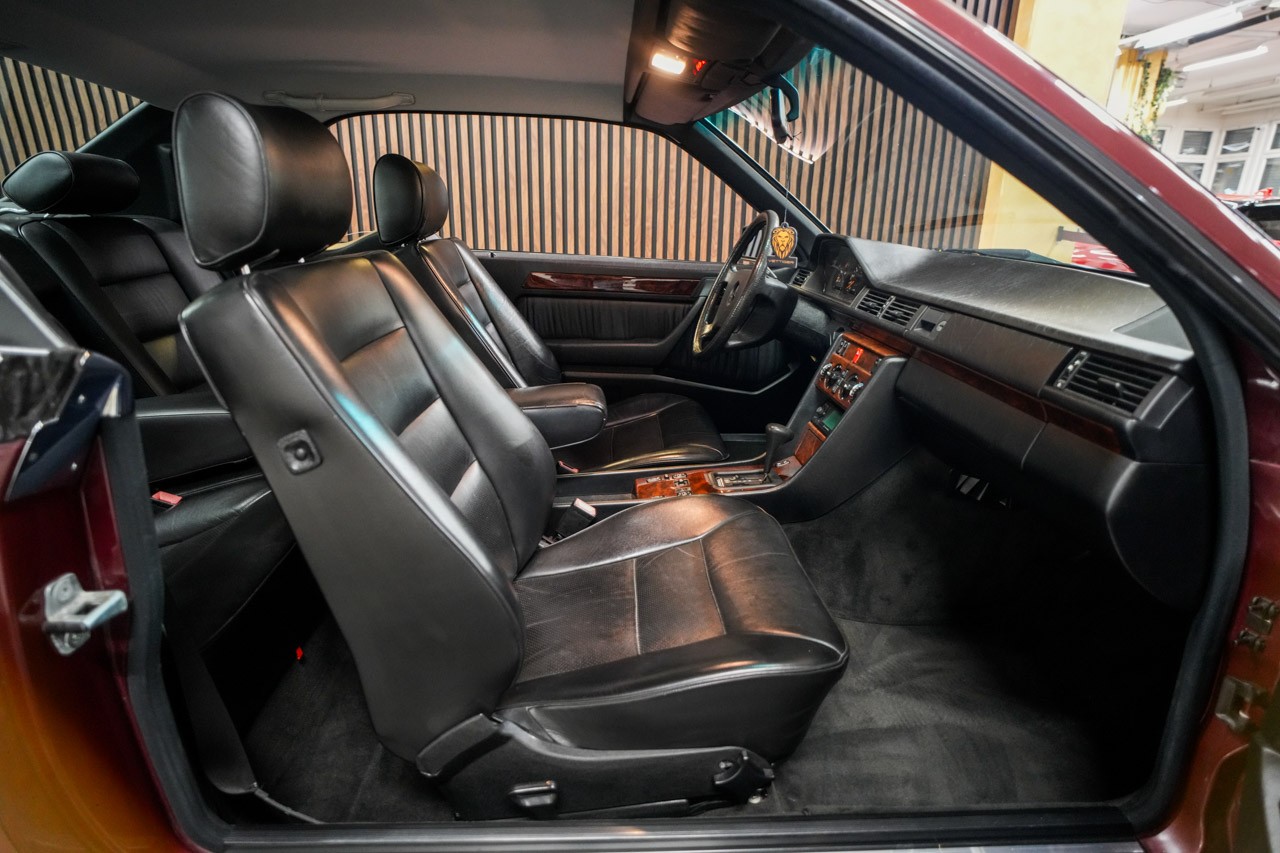 MERCEDES-BENZ 300 CE-image-13