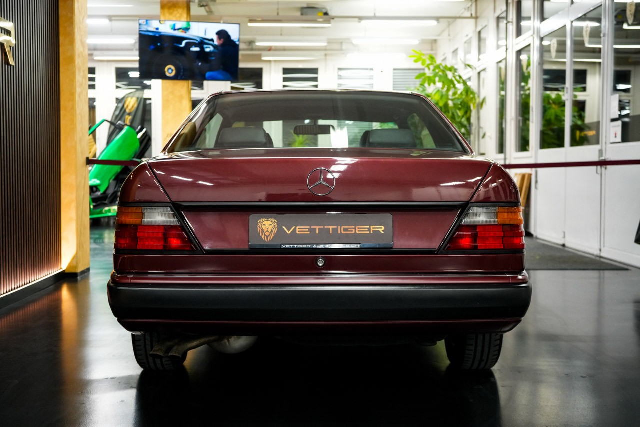 MERCEDES-BENZ 300 CE-image-4